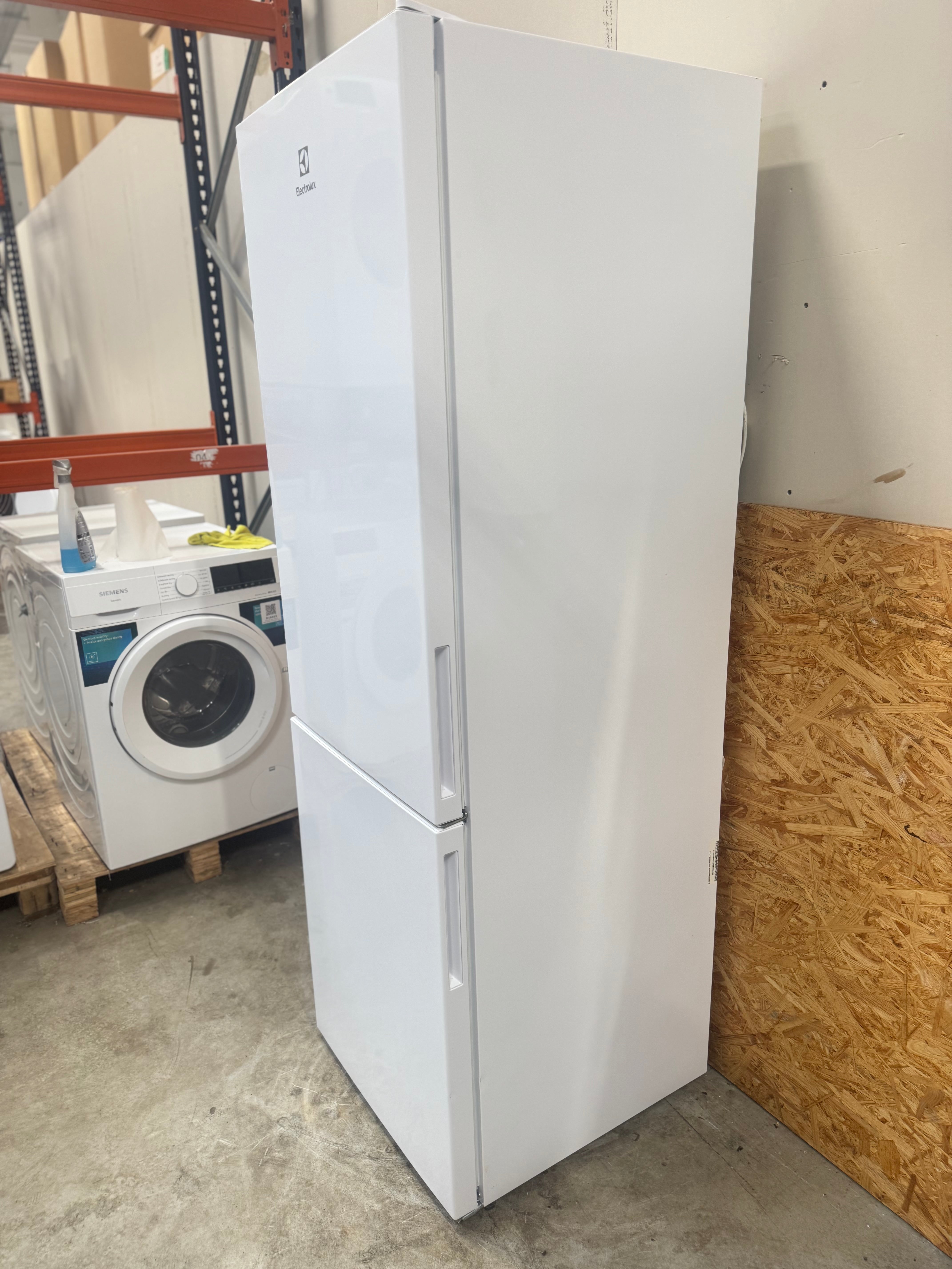 Electrolux køle-/fryseskab LNC7ME32W1 - D16489