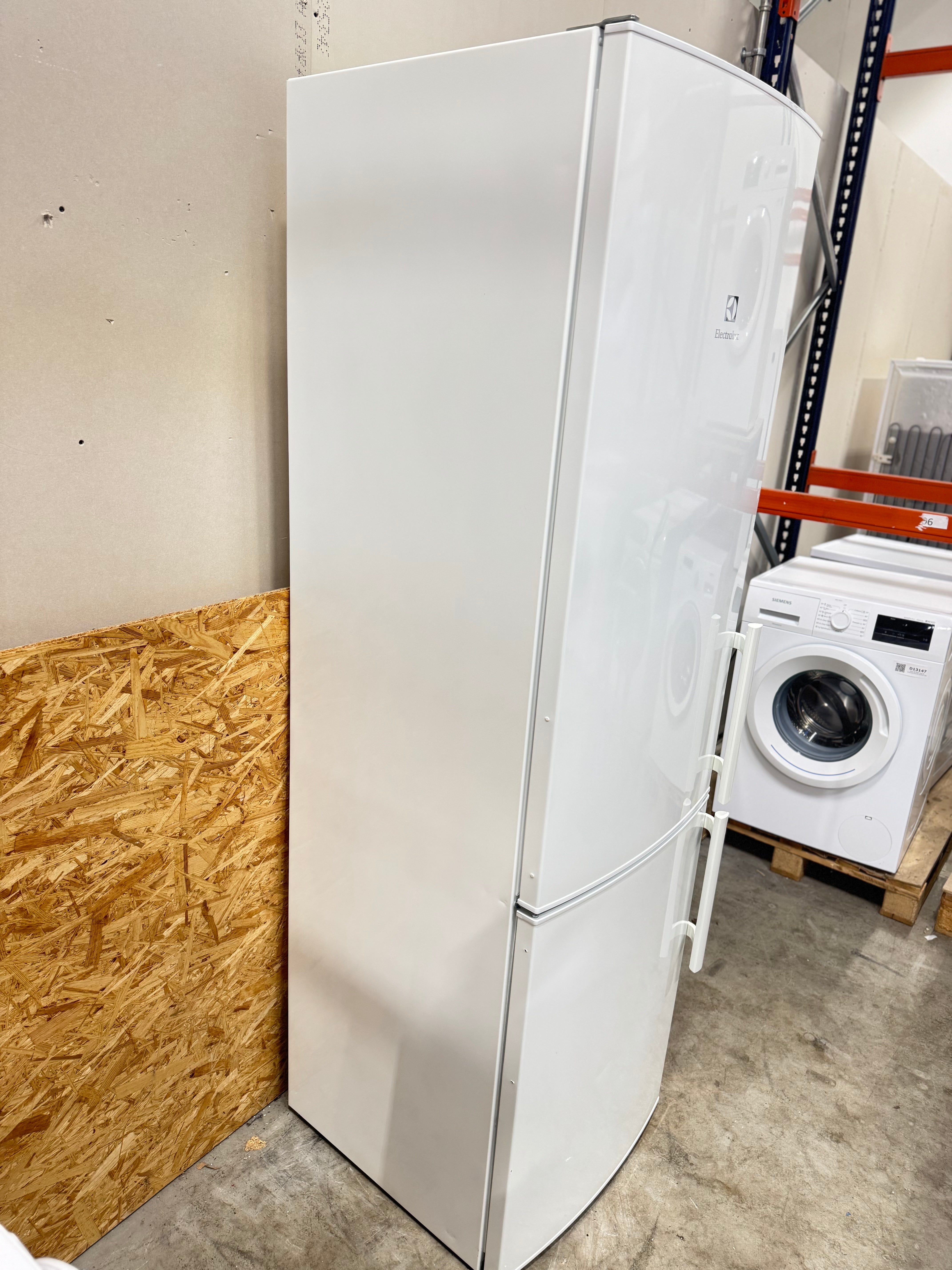 Electrolux køle-fryseskab EN3851JOW - D19288