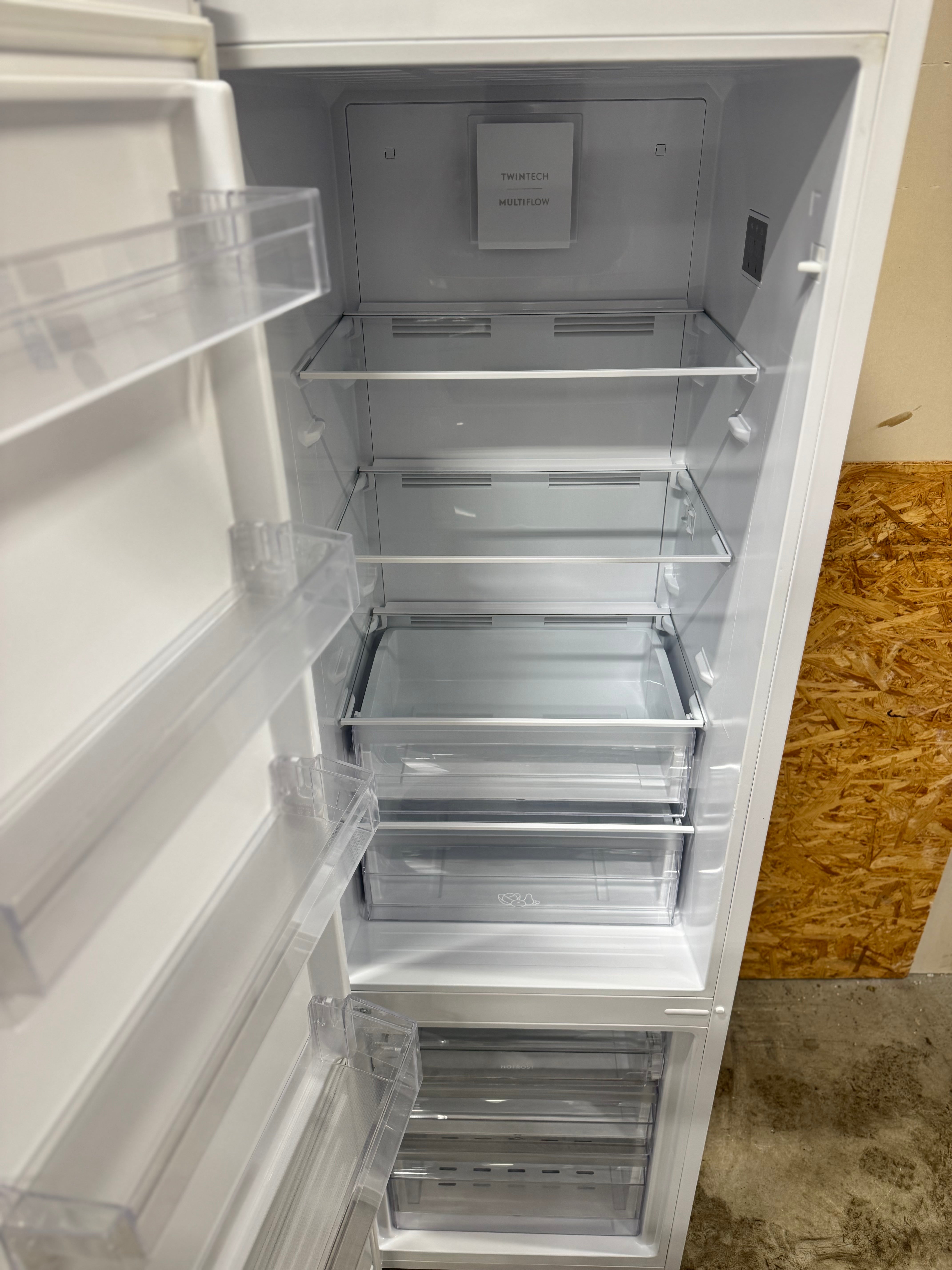 Electrolux køle/fryseskab LNB3AF26W0 - D17363