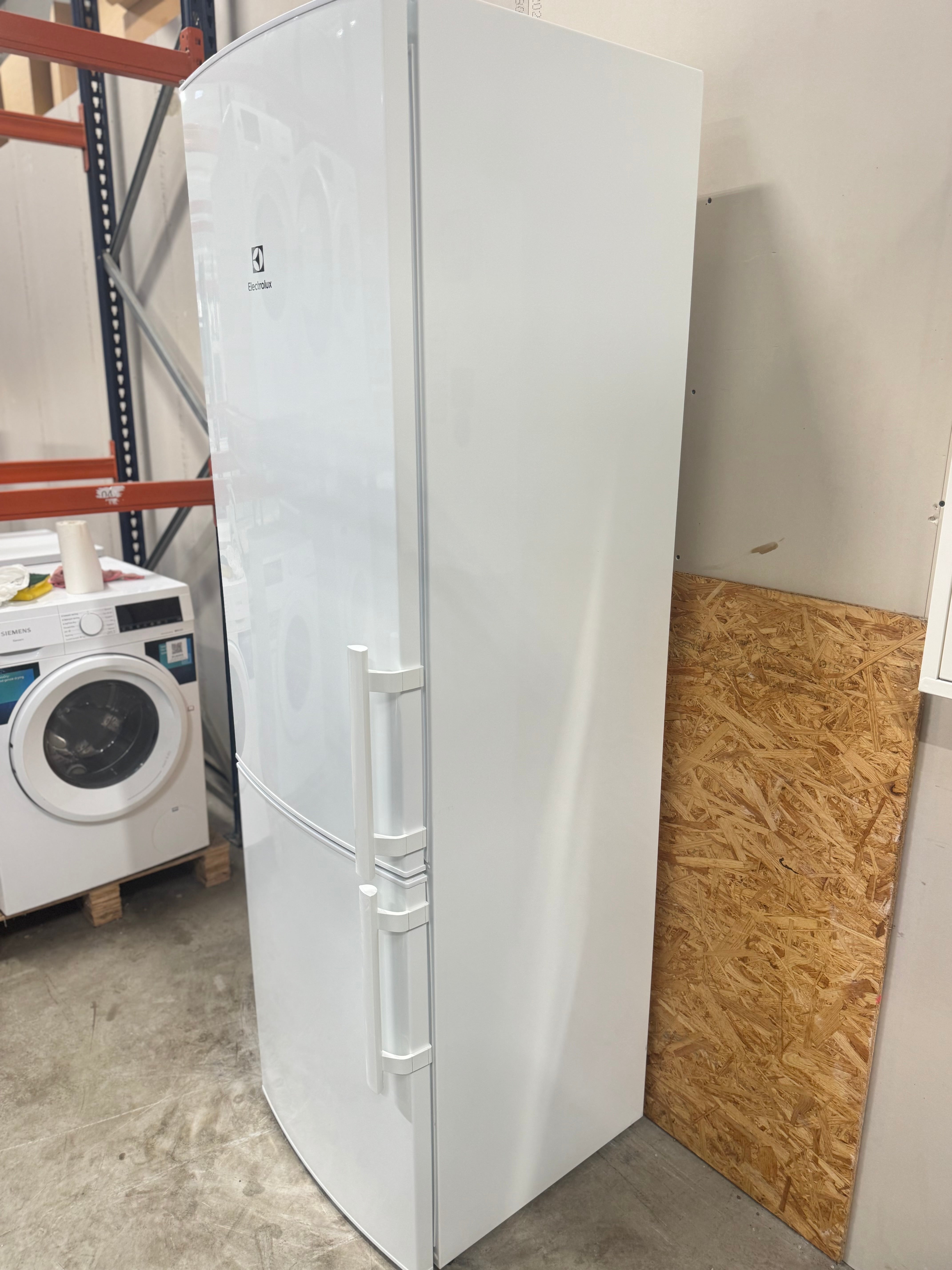 Electrolux køle-fryseskab EN3851JOW - D16235