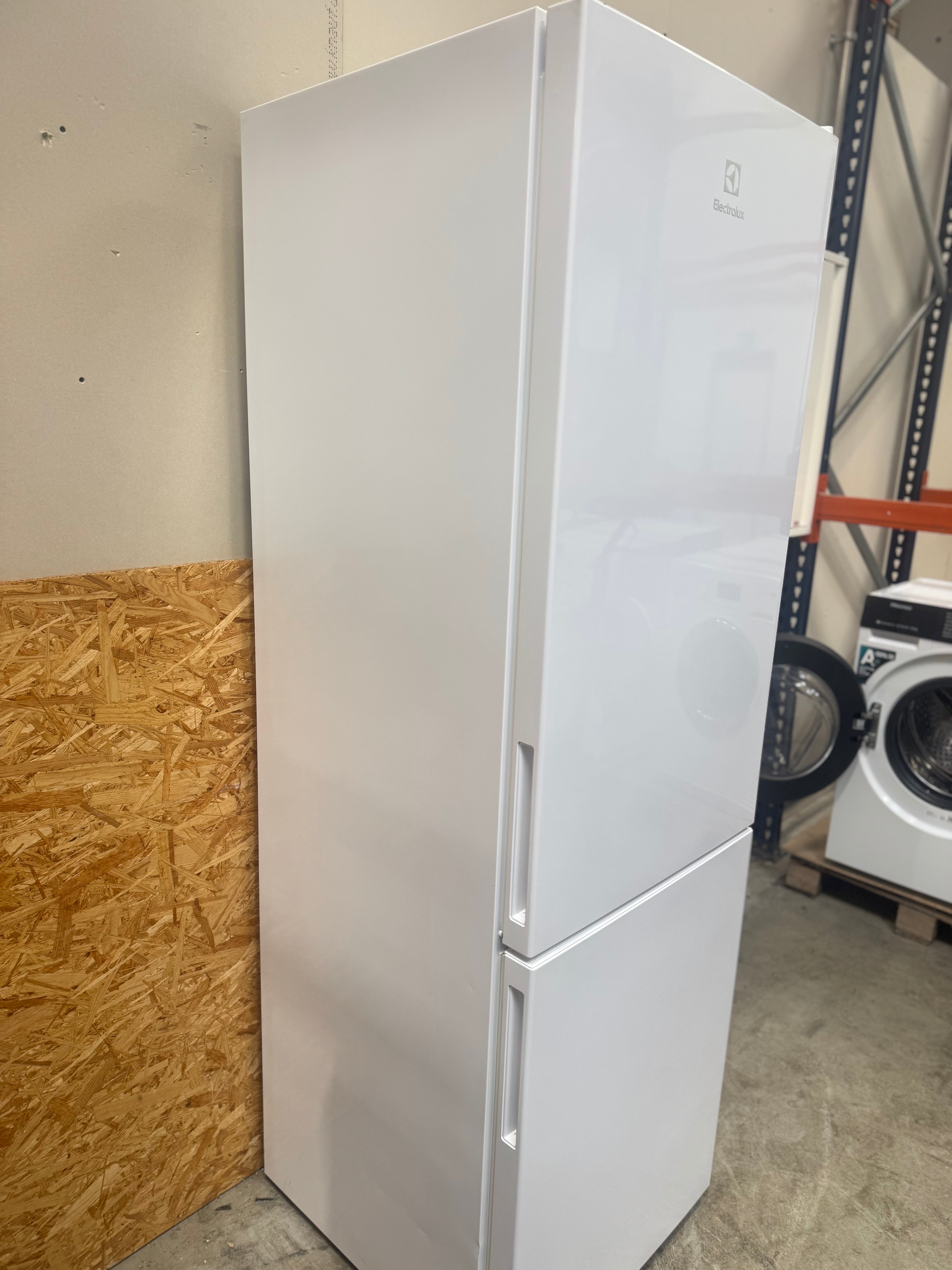 Electrolux køle-/fryseskab LNC7ME32W1 - D16489