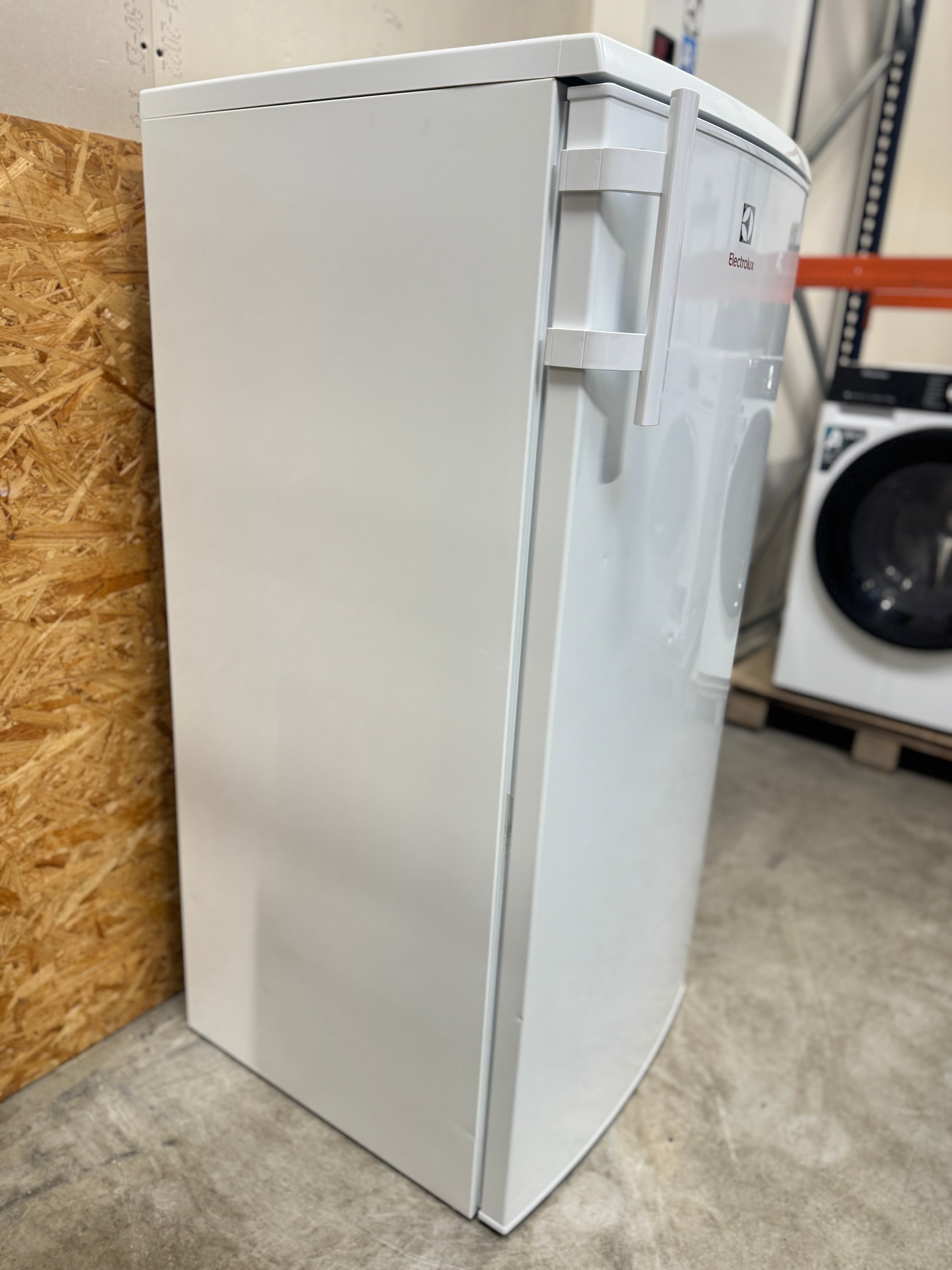 Electrolux køleskab ERF2504AOW - D16306