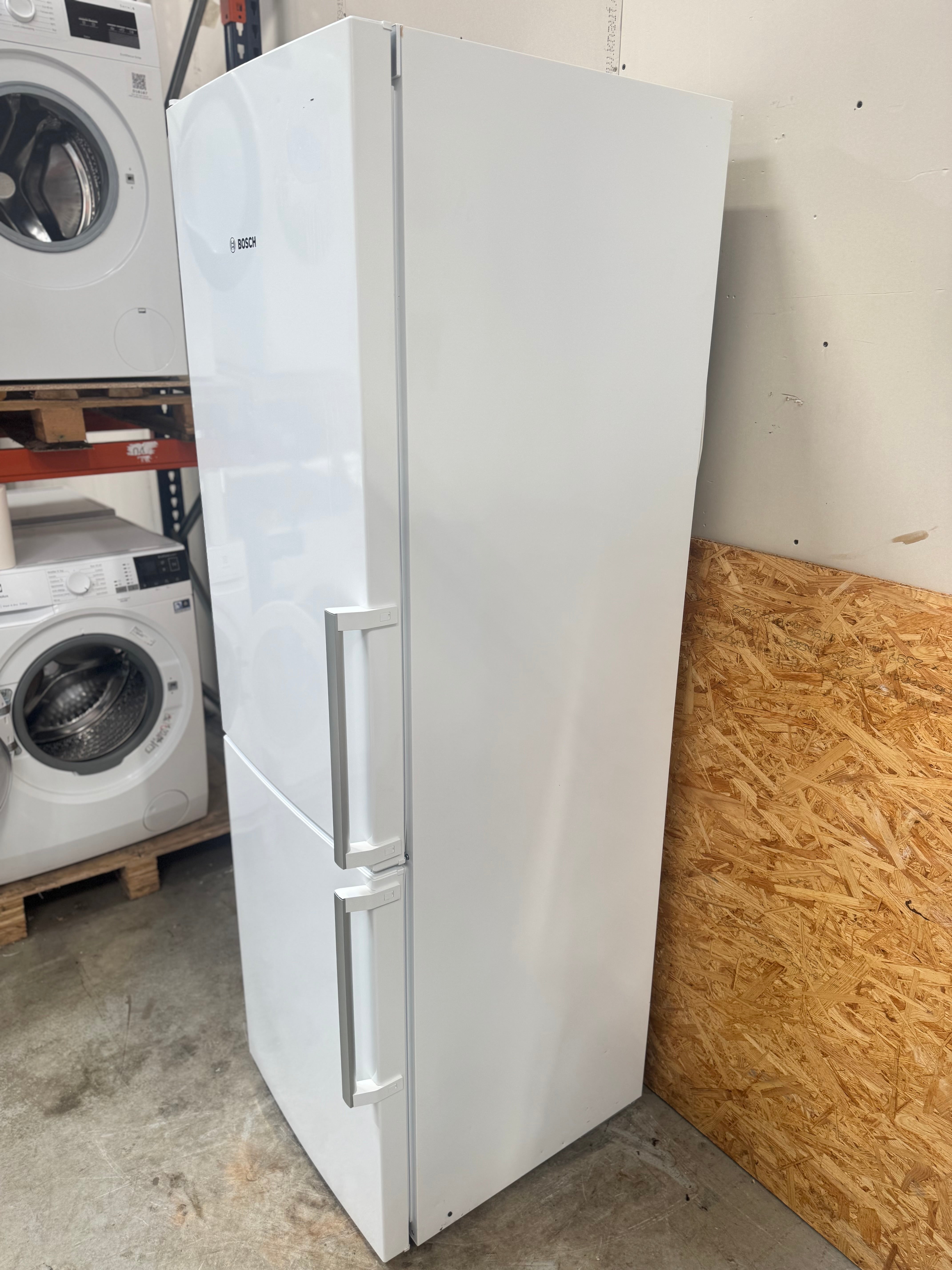 Bosch køle/fryseskab KGE36AW40 - D16206