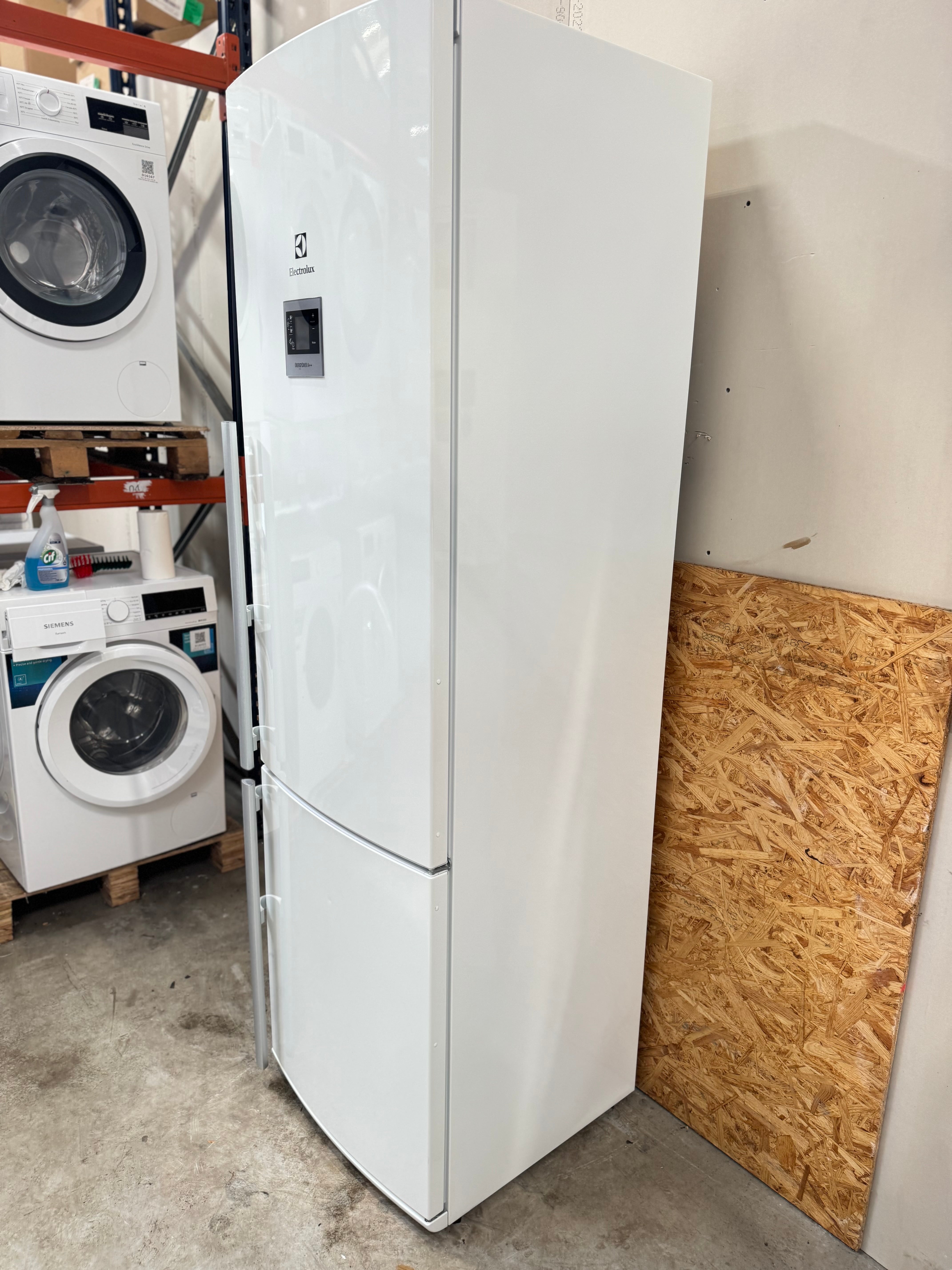 Electrolux køle/fryseskab EN4011AOW - D16331