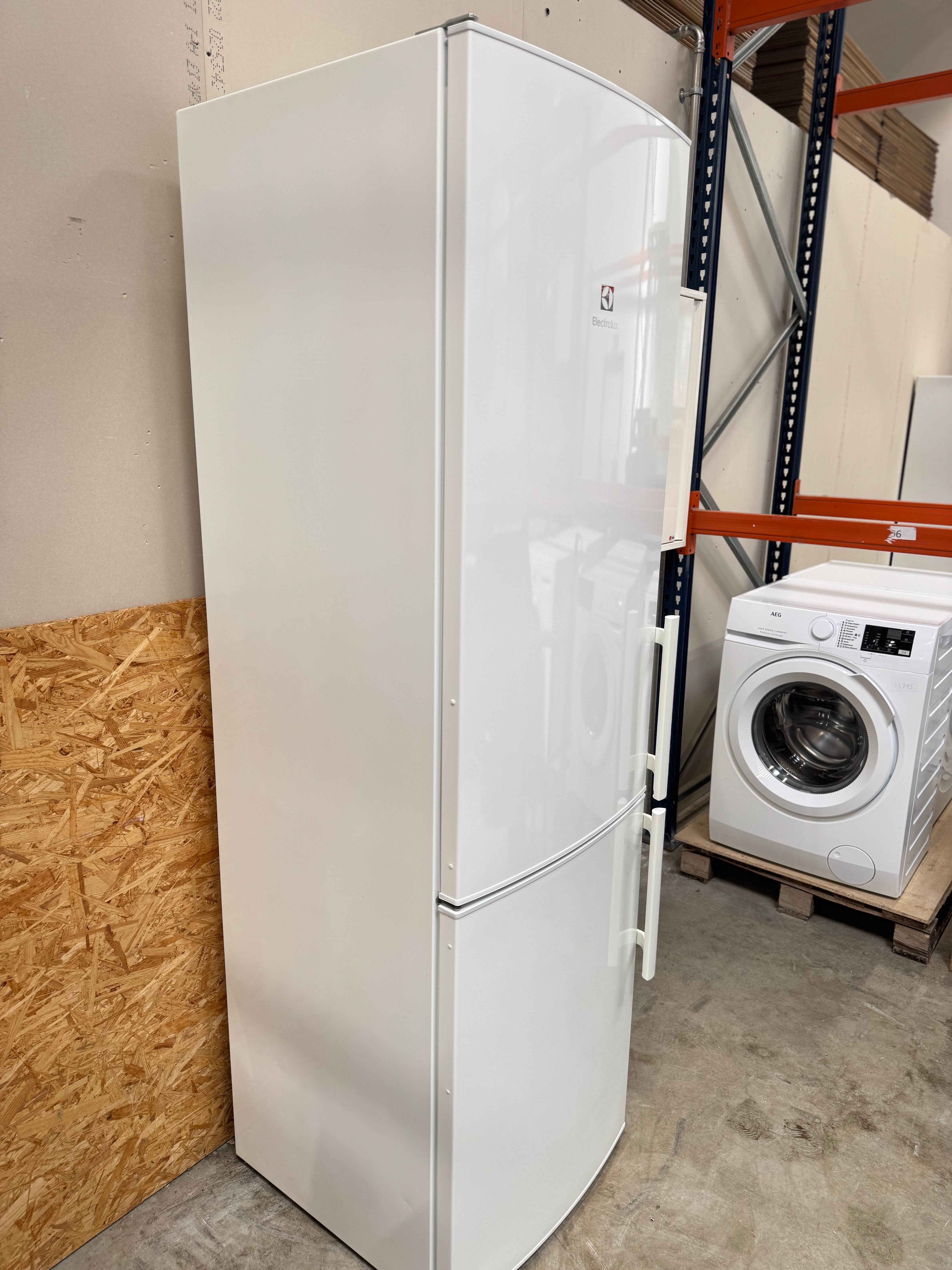 Electrolux køle-fryseskab EN3851JOW - D15910