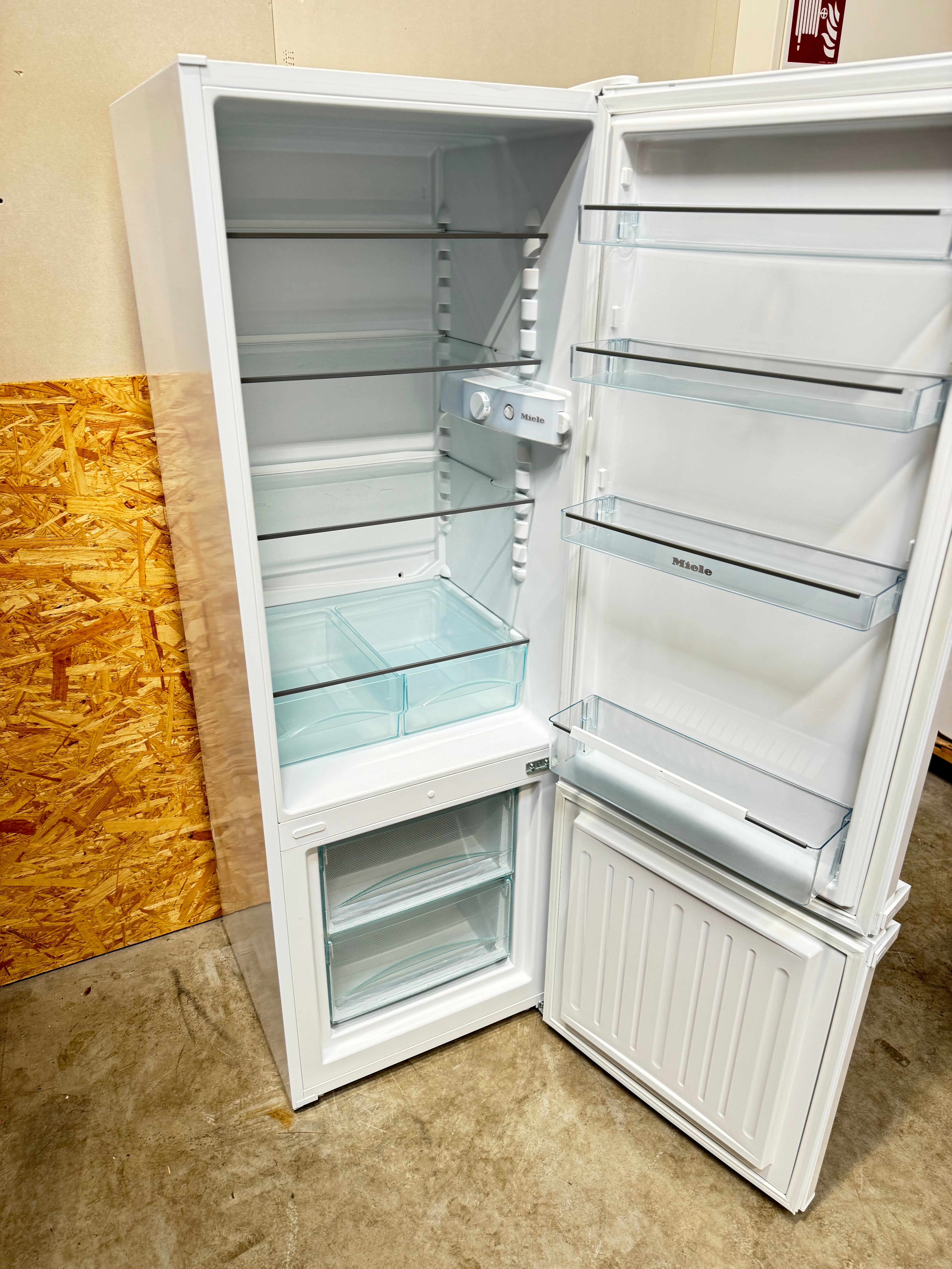 Miele køle/fryseskab KD26052WS - D15075