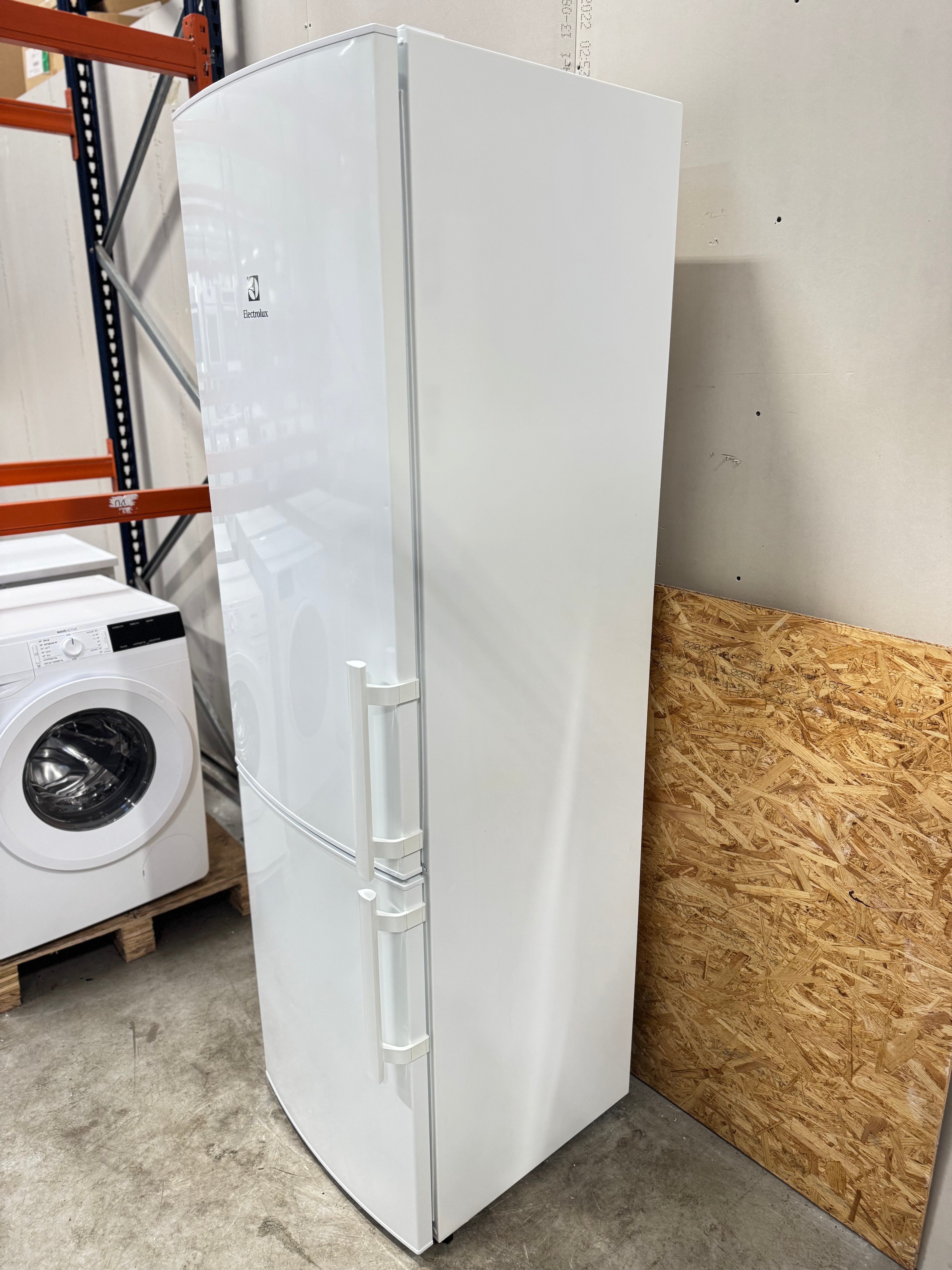 Electrolux køle-fryseskab EN3851JOW - D19288