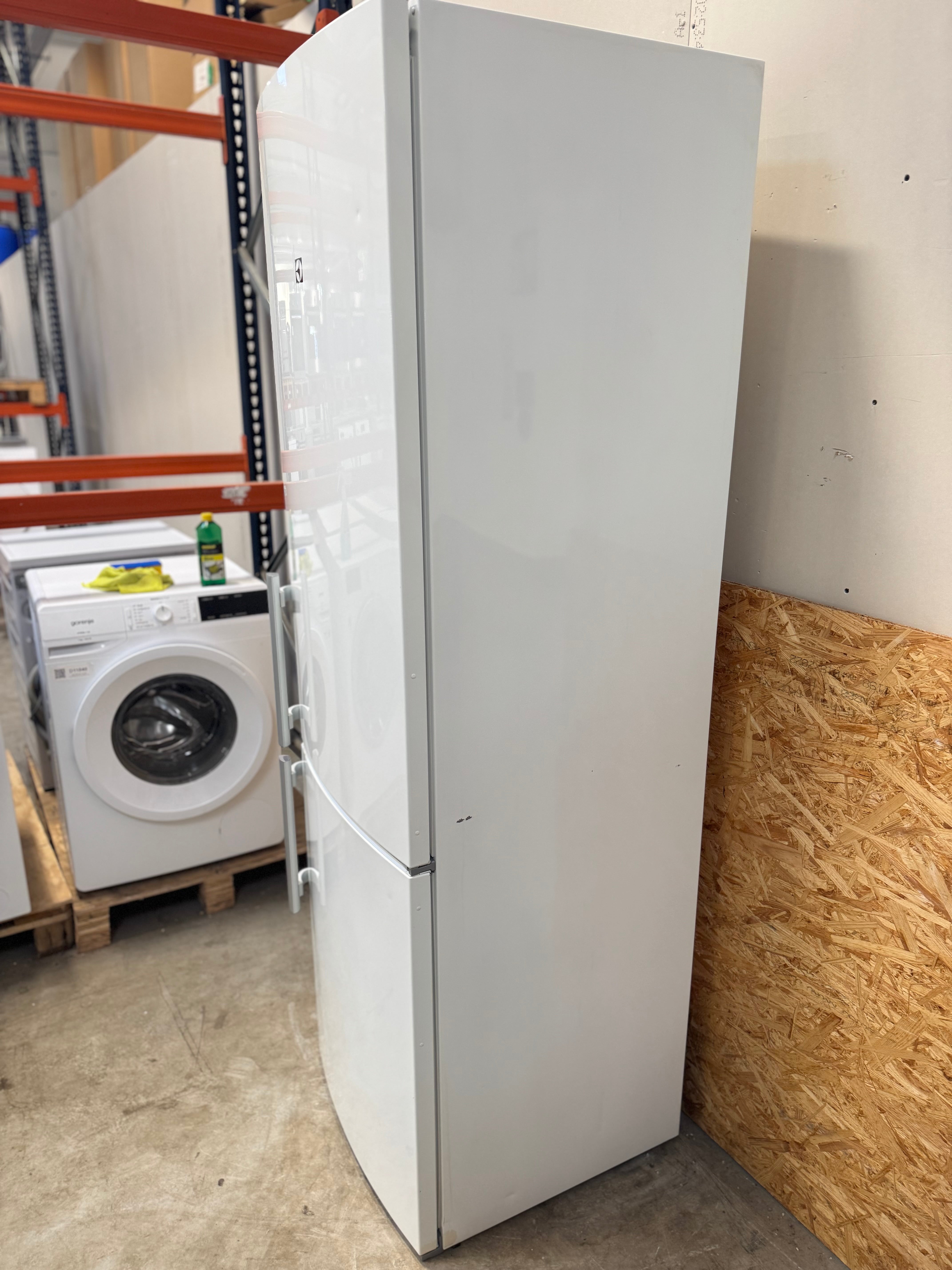 Electrolux køle/fryseskab EN4015MOW - D14705