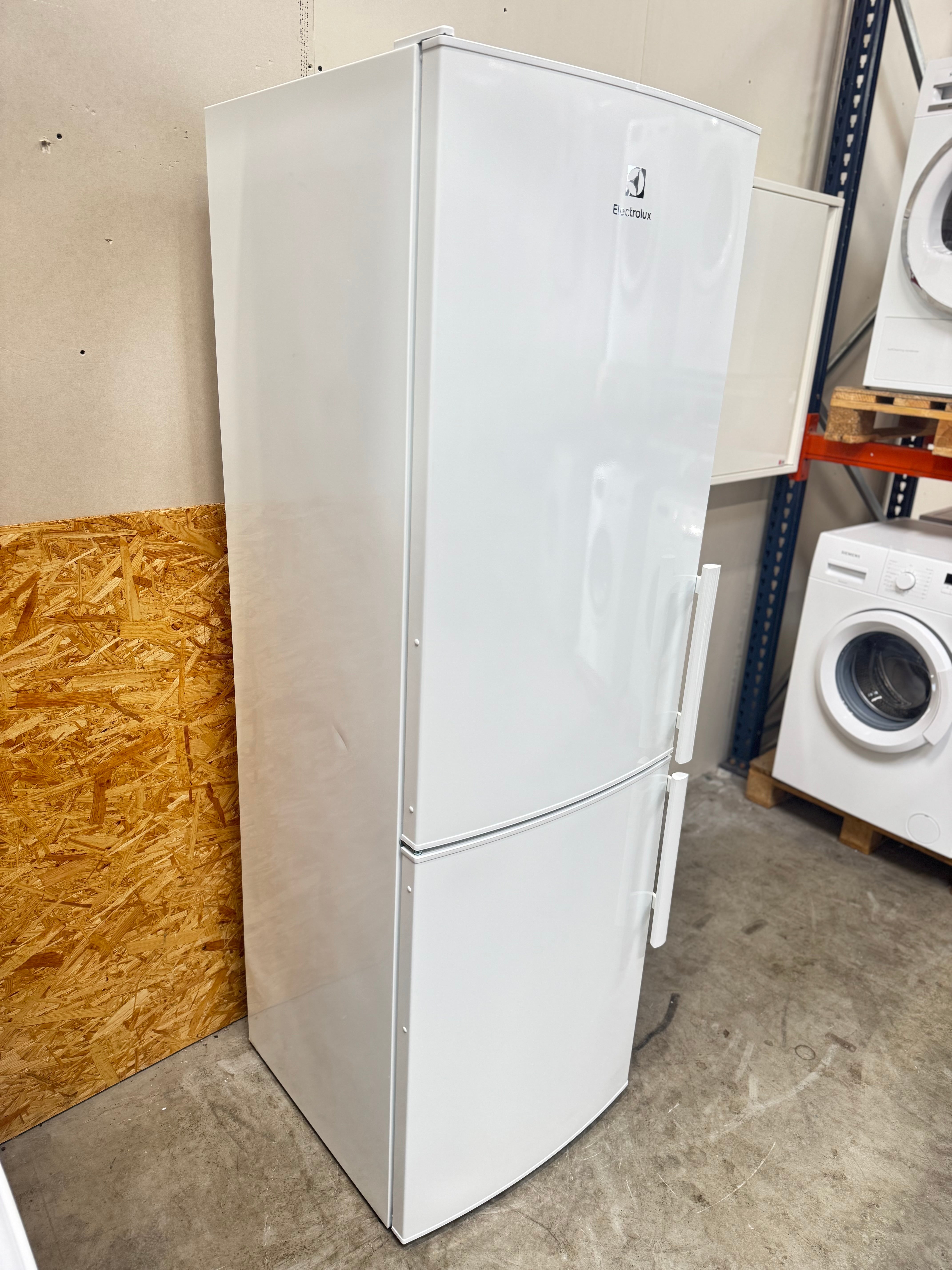 Electrolux køle/fryseskab KNT4TF33W2 - D12824