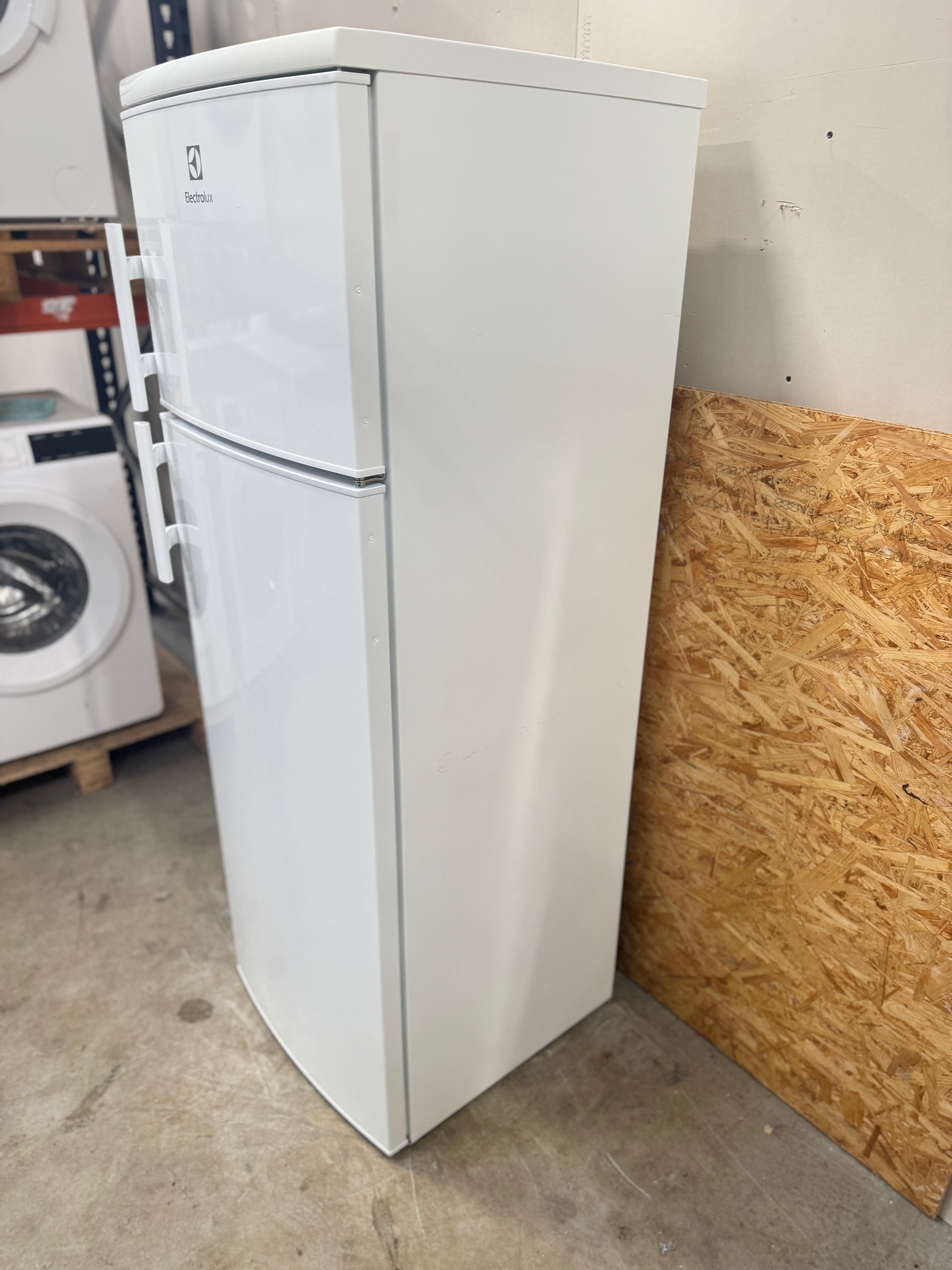 Electrolux køle/fryseskab EJ2801AOW2 - D18811