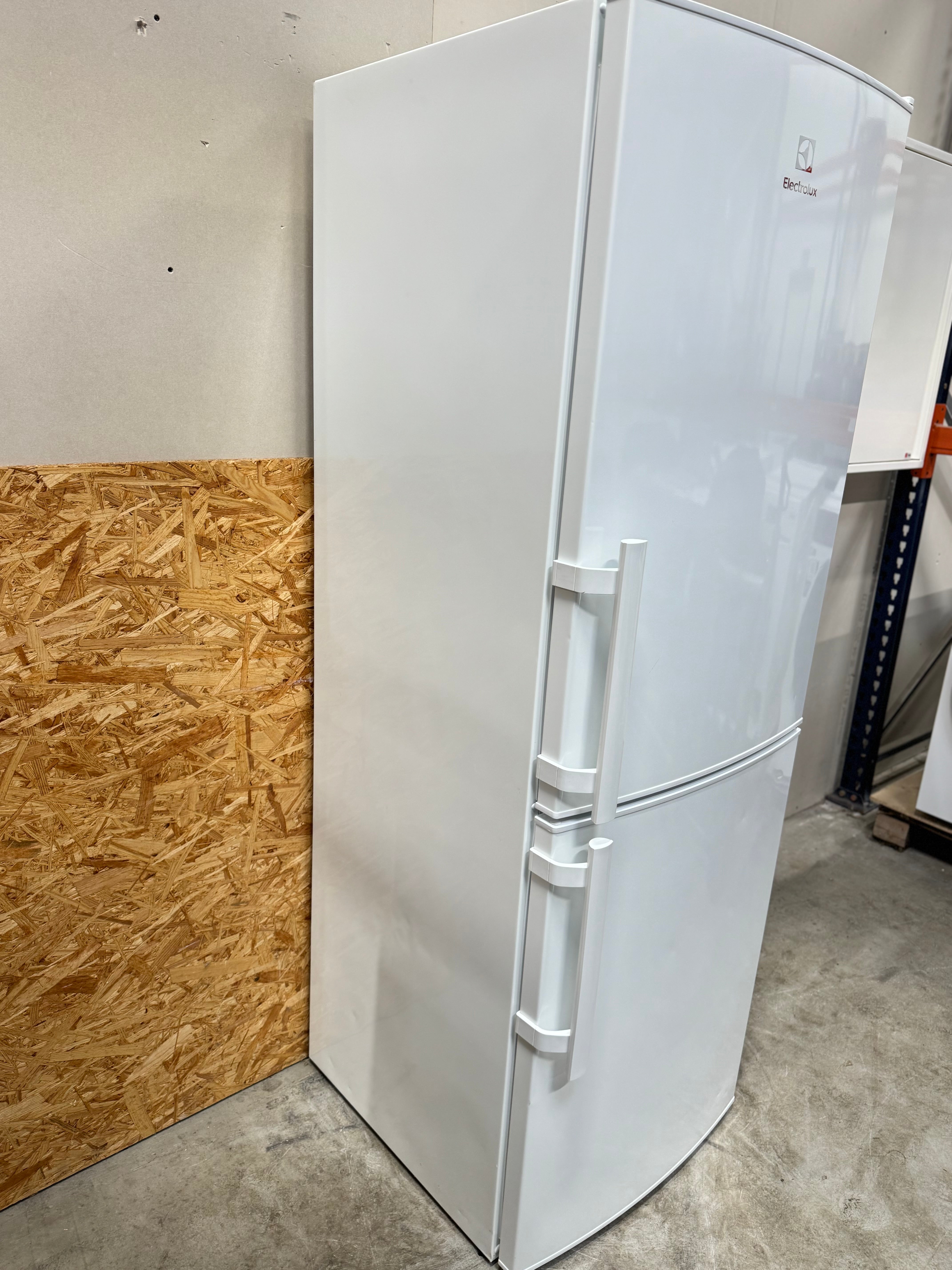 Electrolux køle/fryseskab LNT3LE31W1 - D16239