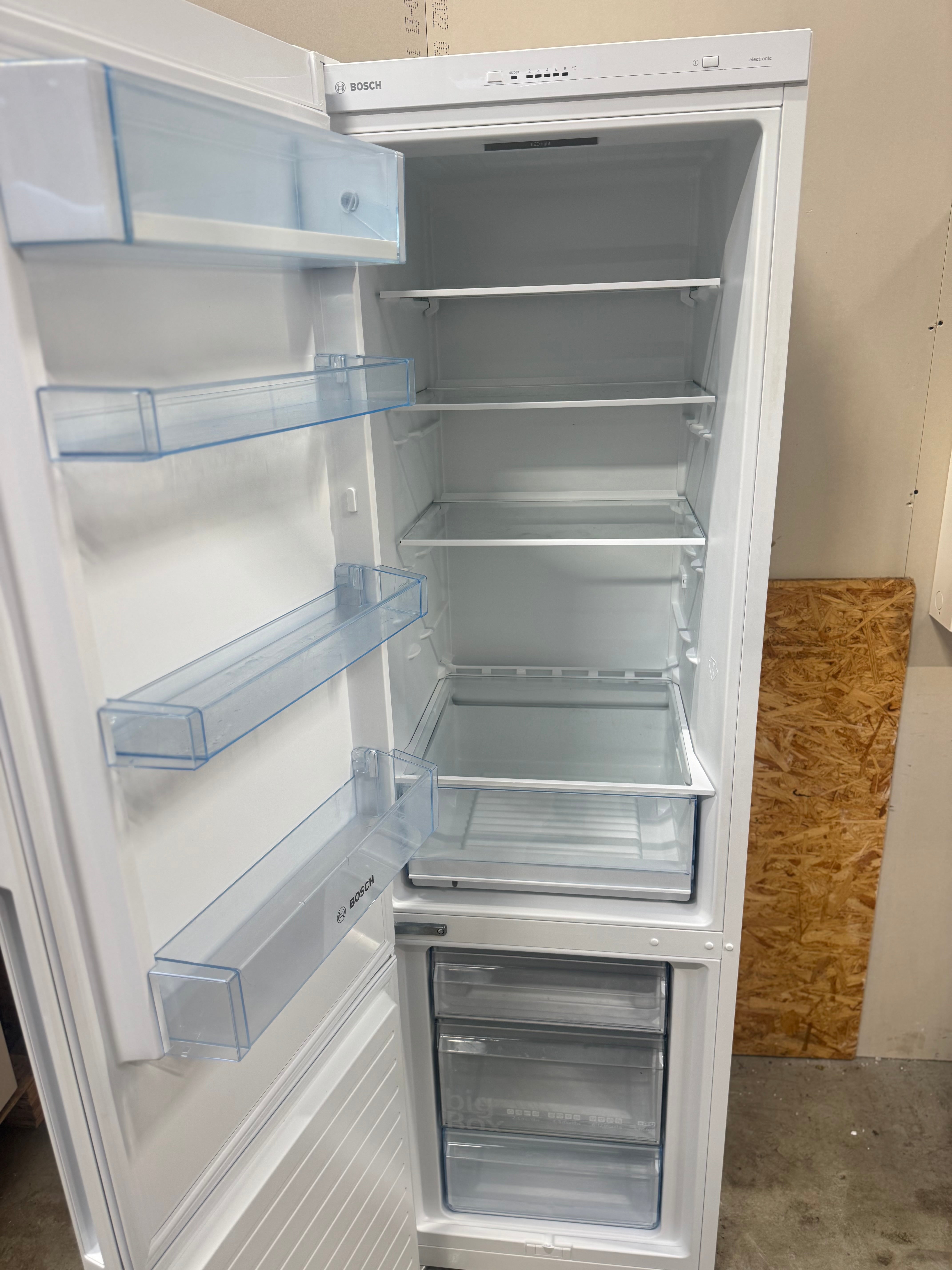 Bosch køle/fryseskab KGV39VWEA - D17181