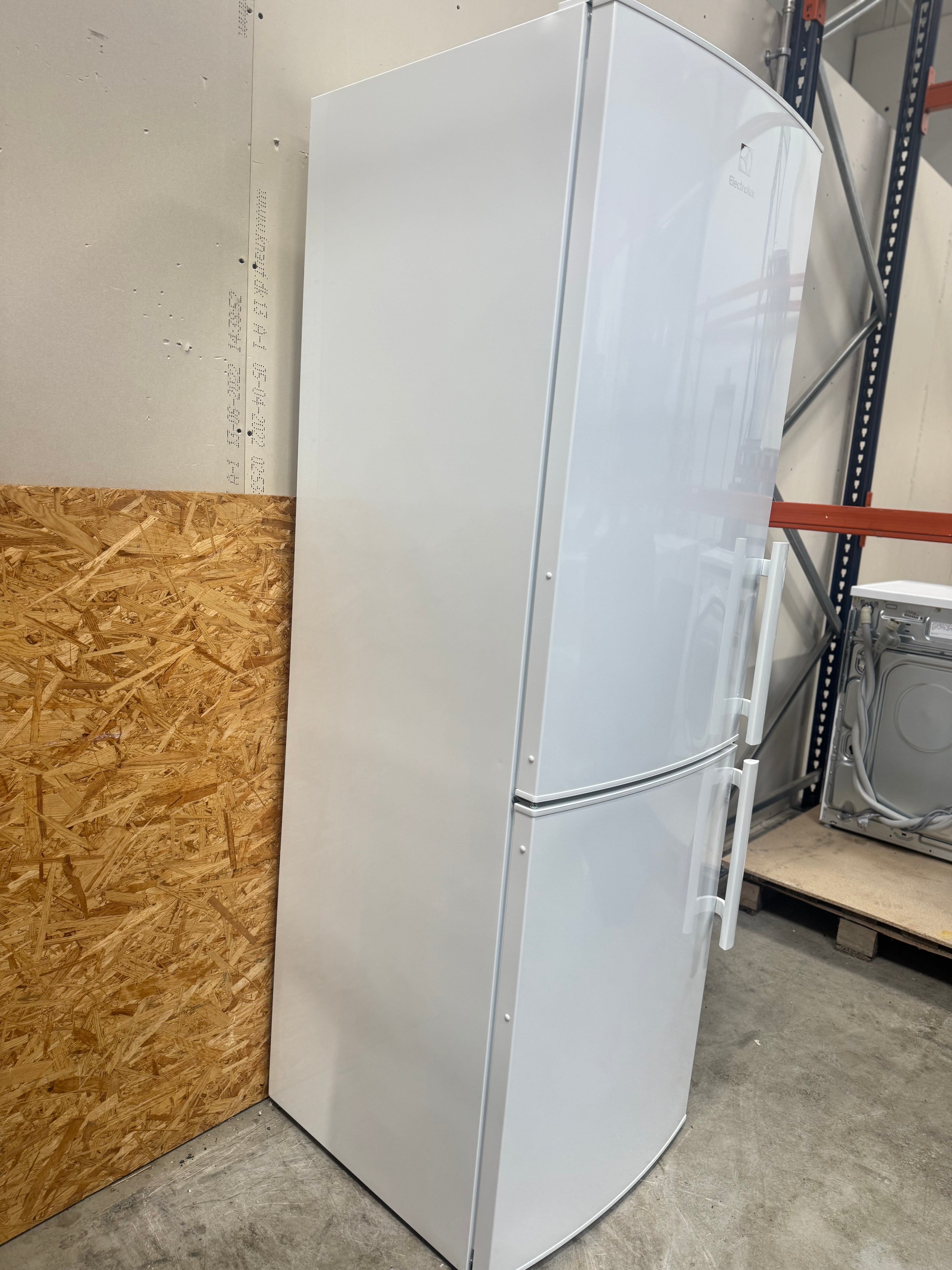 Electrolux køle/fryseskab LNT3LE34W2 - D16848