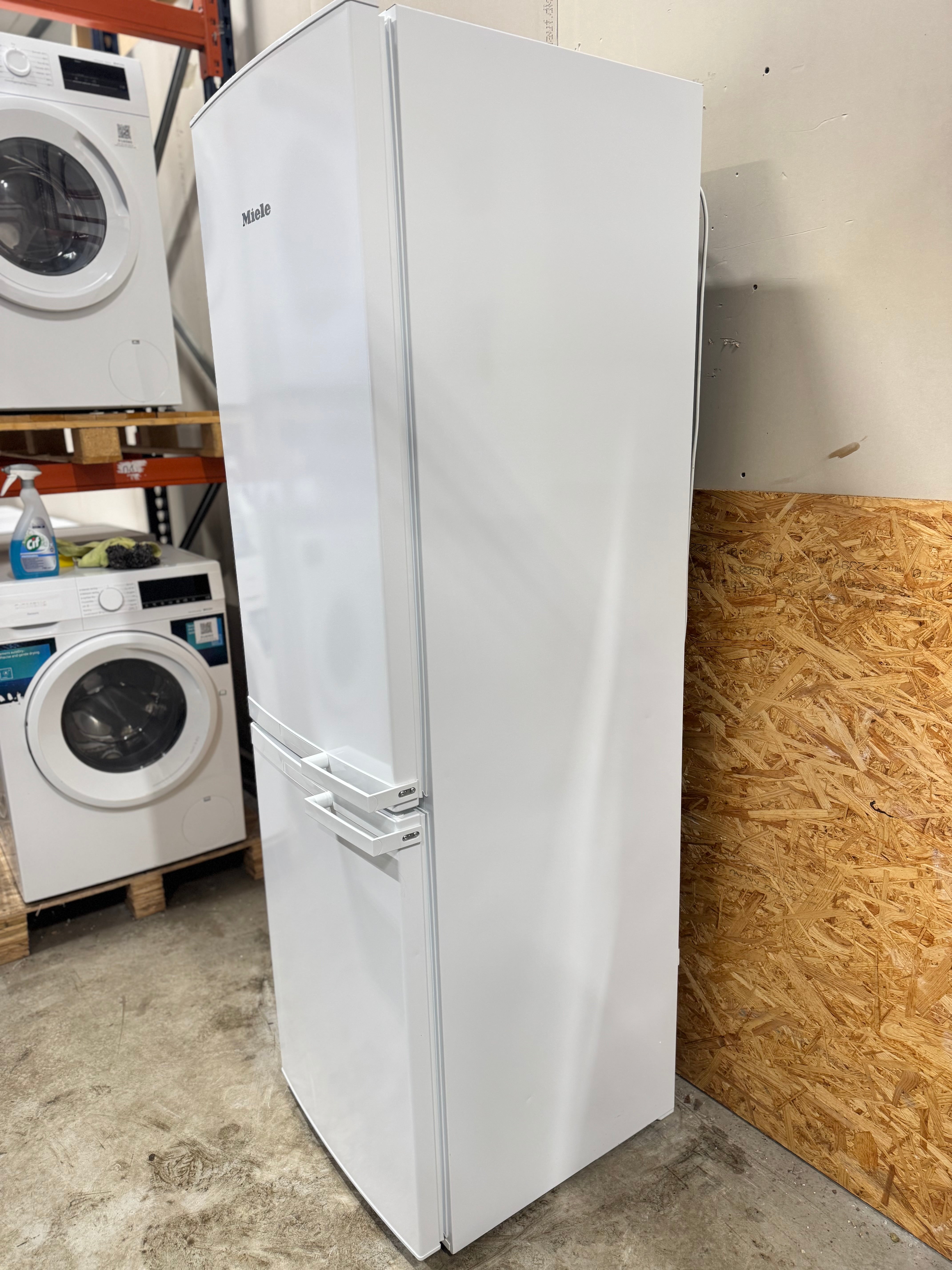 Miele køle/fryseskab KD28052WS - D17362