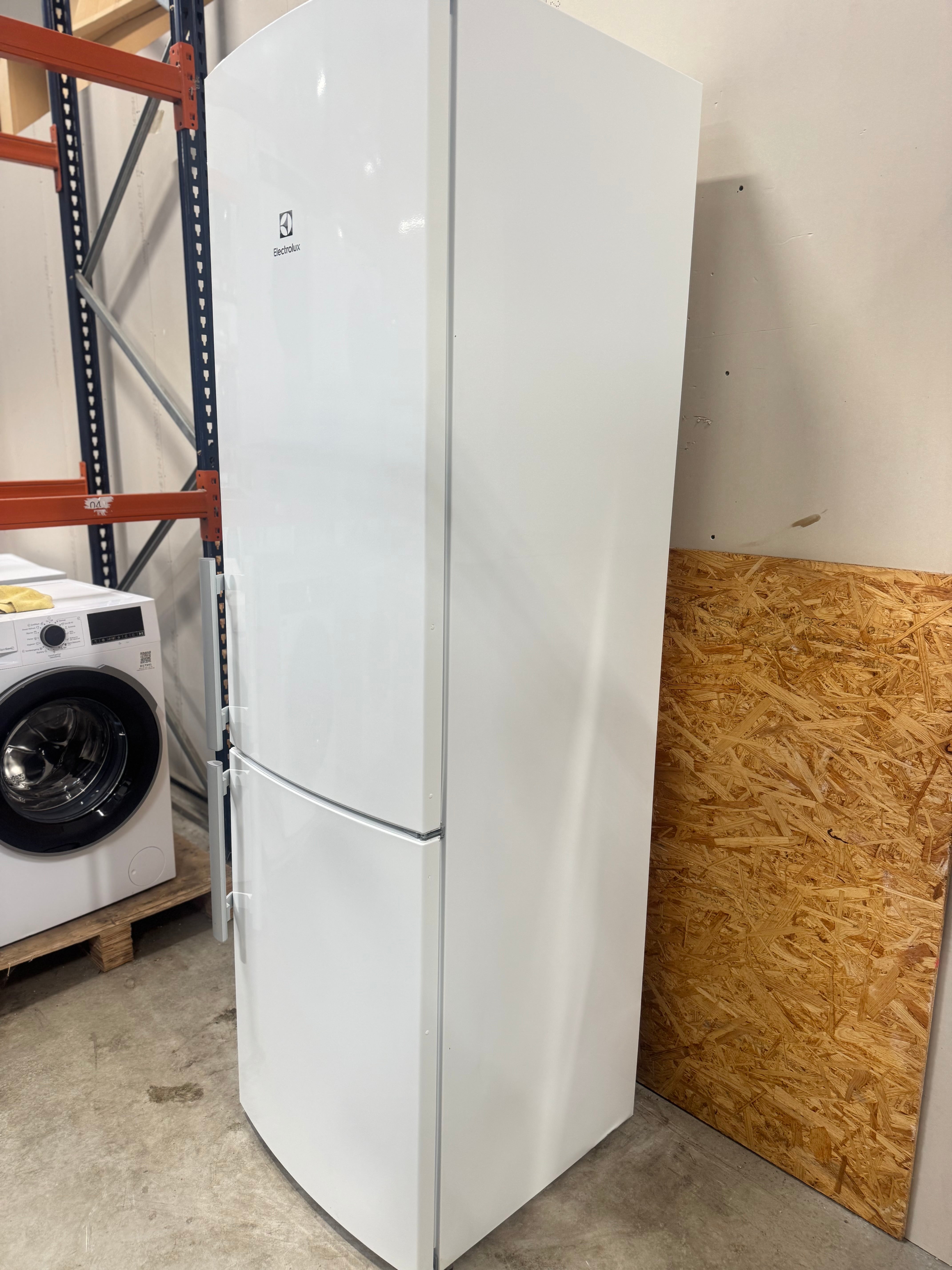 Electrolux køle/fryseskab EN3855MOW - D16327