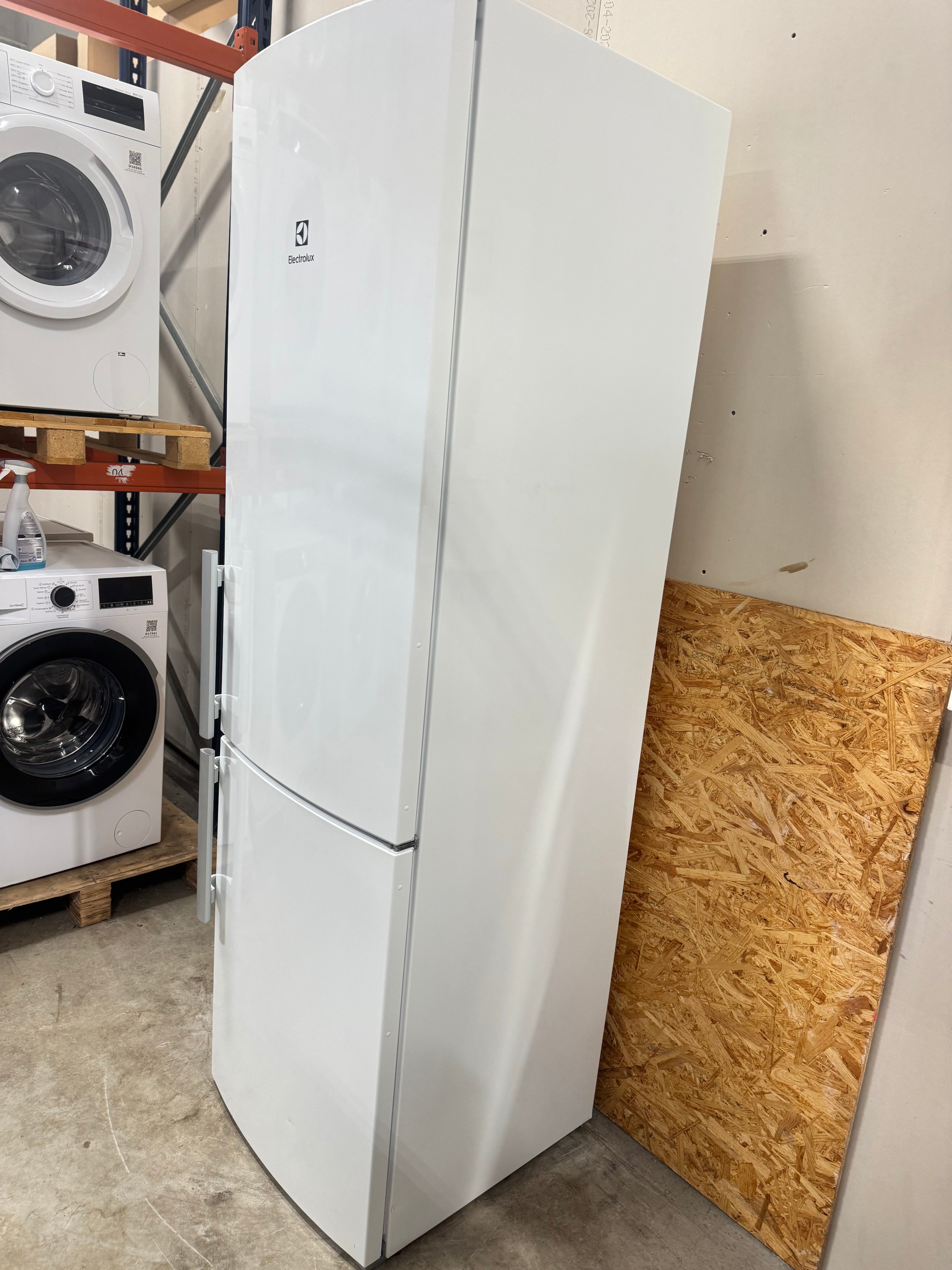 Electrolux køle/fryseskab EN4015MOW - D17180