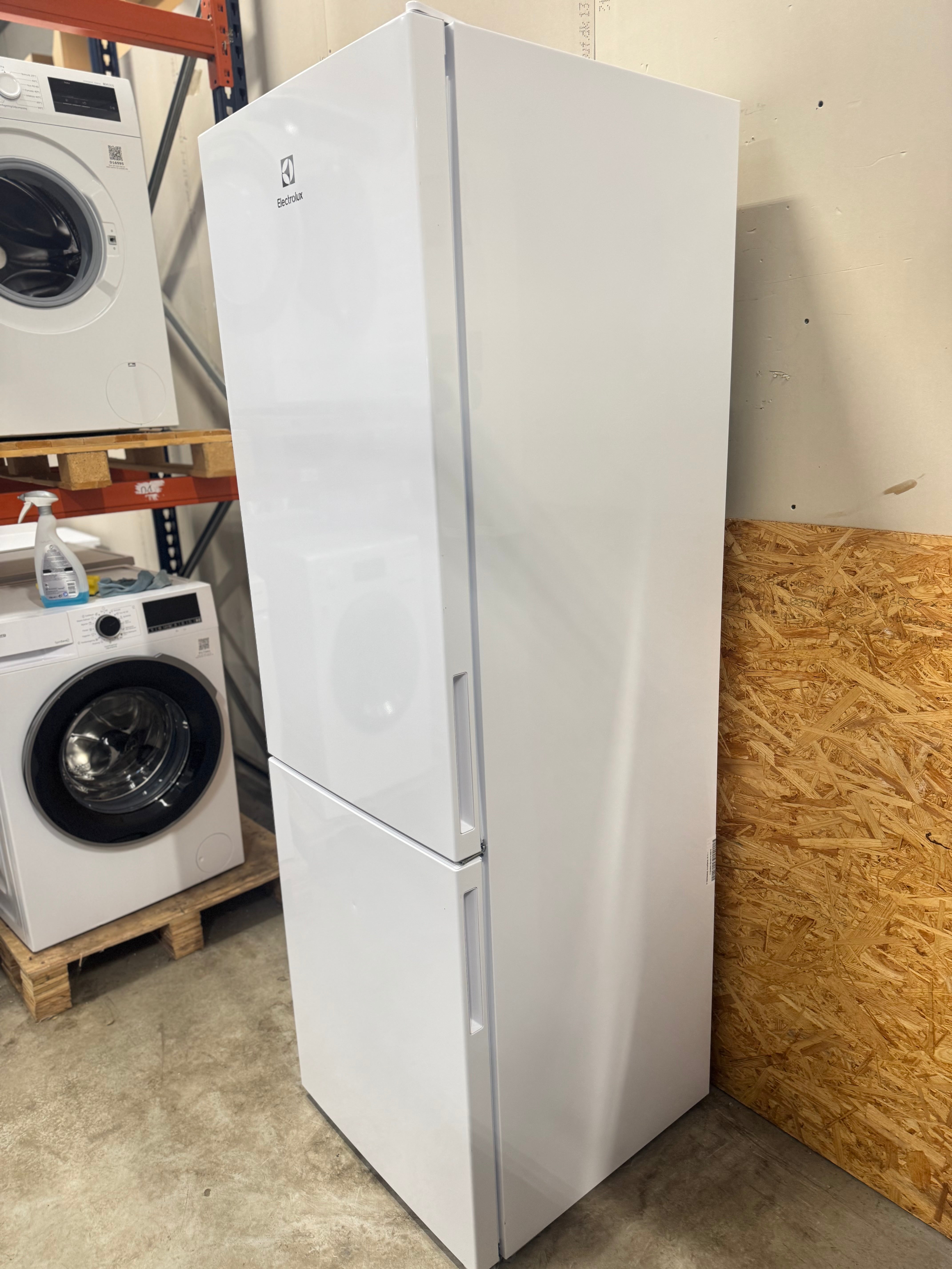 Electrolux køle/fryseskab LNT6ME32W2 - D17837