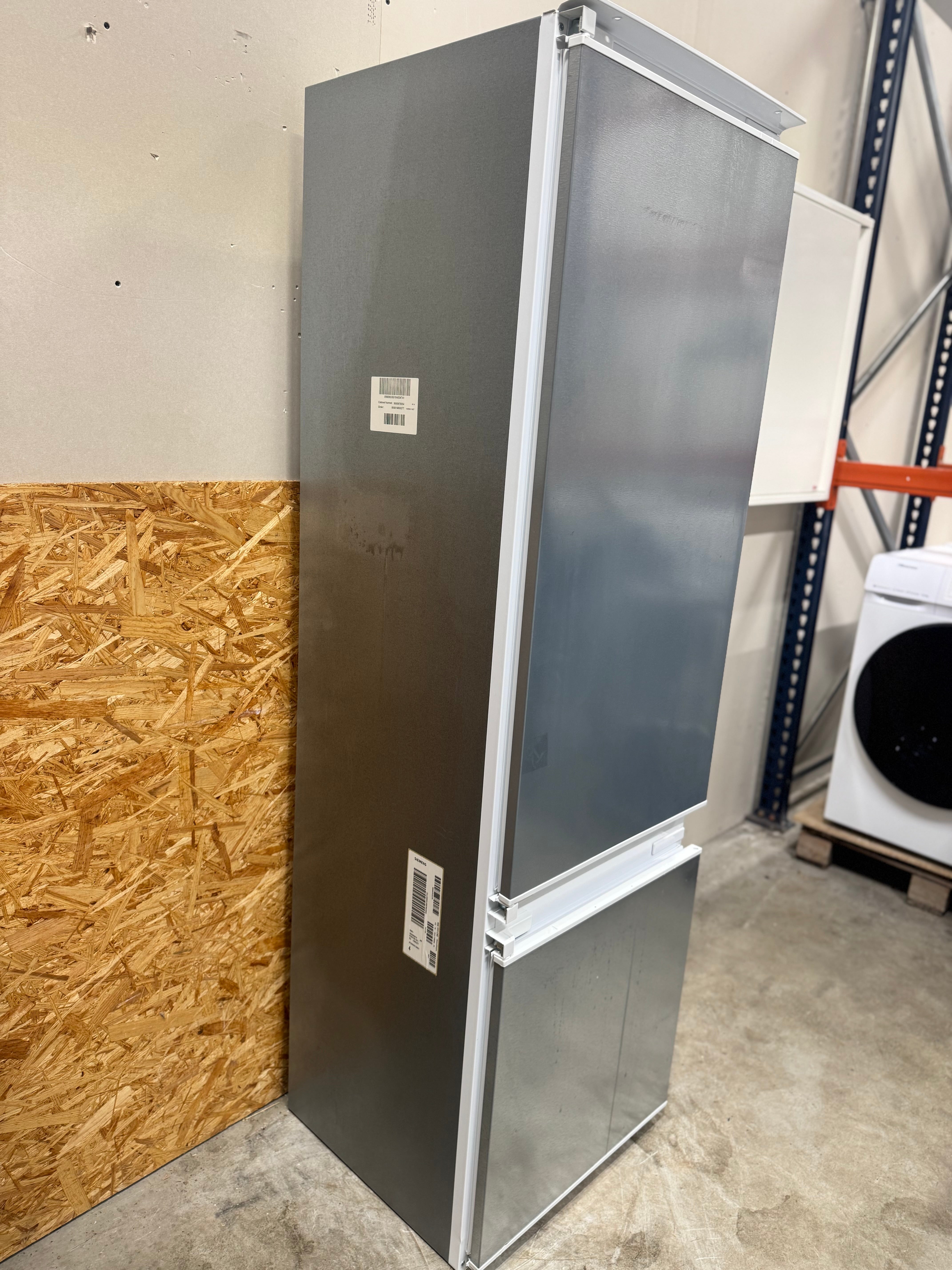 Siemens integrerbar køle/fryseskab KI38VV20 - D17380