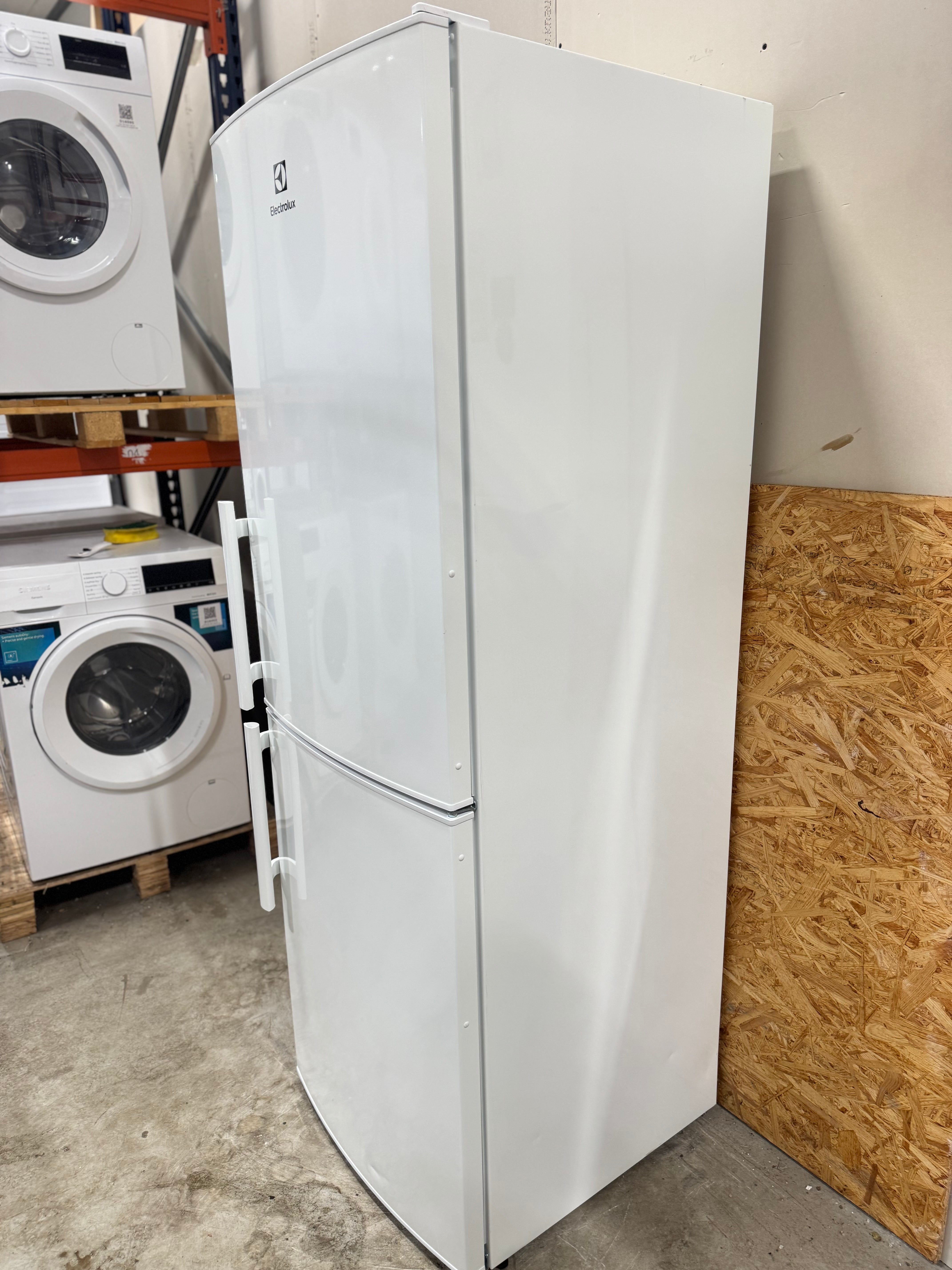 Electrolux køle/fryseskab LNT3LE31W1 - D17385