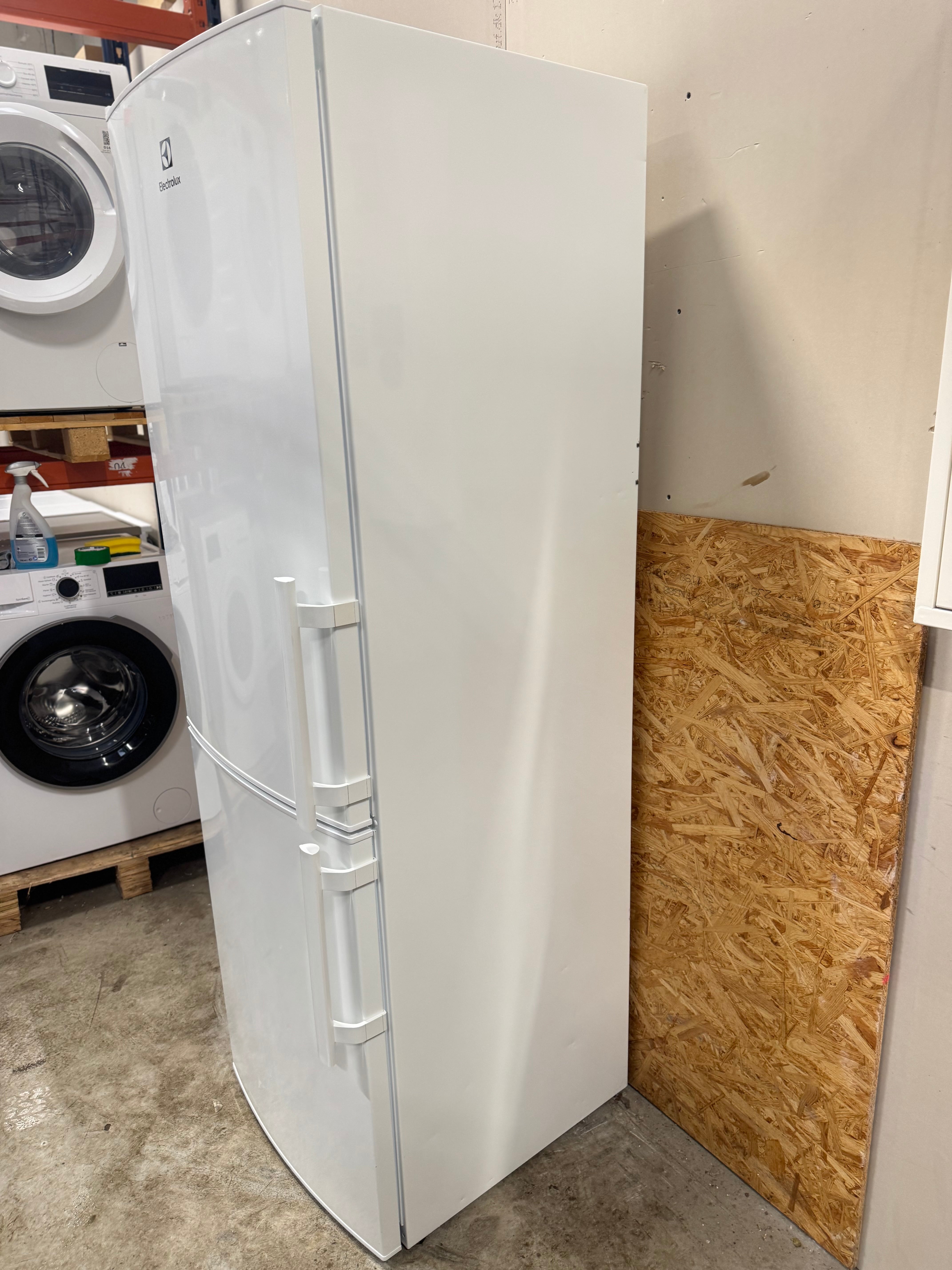 Electrolux køle/fryseskab LNT3LE34W2 - D17476