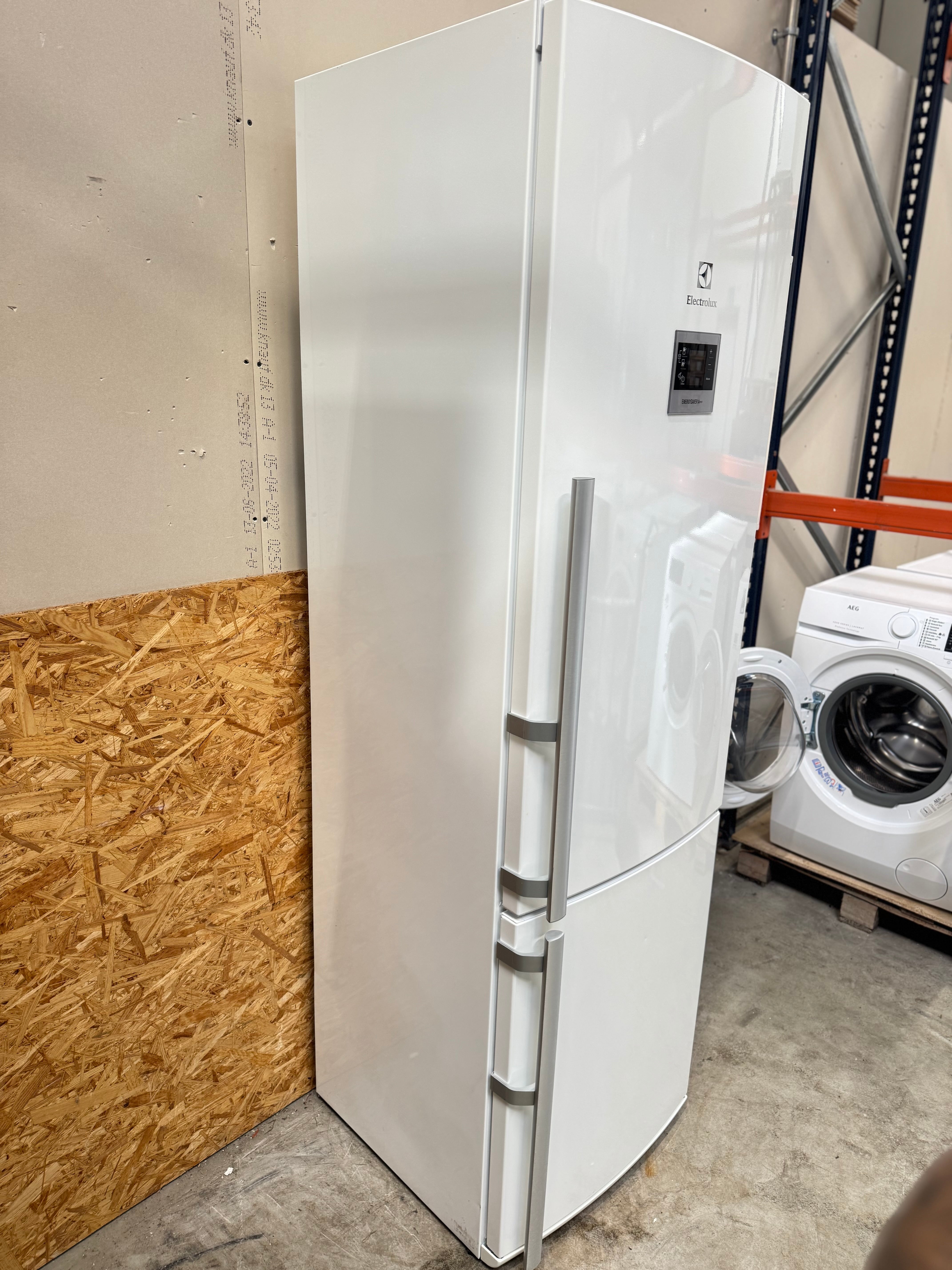 Electrolux køle/fryseskab EN4011AOW - D16331