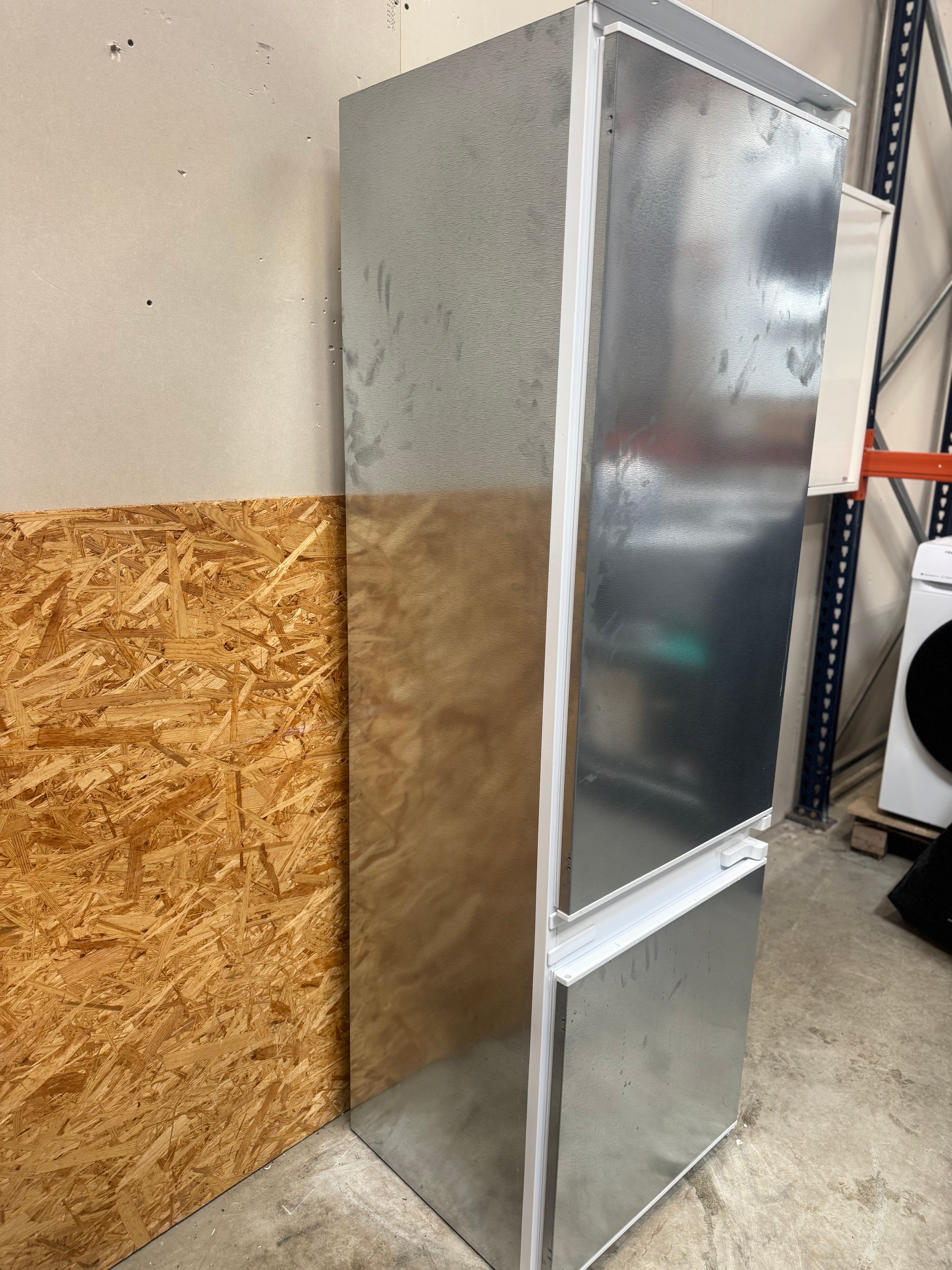 Siemens integrerbar køle/fryseskab KI38VV20 - D17744