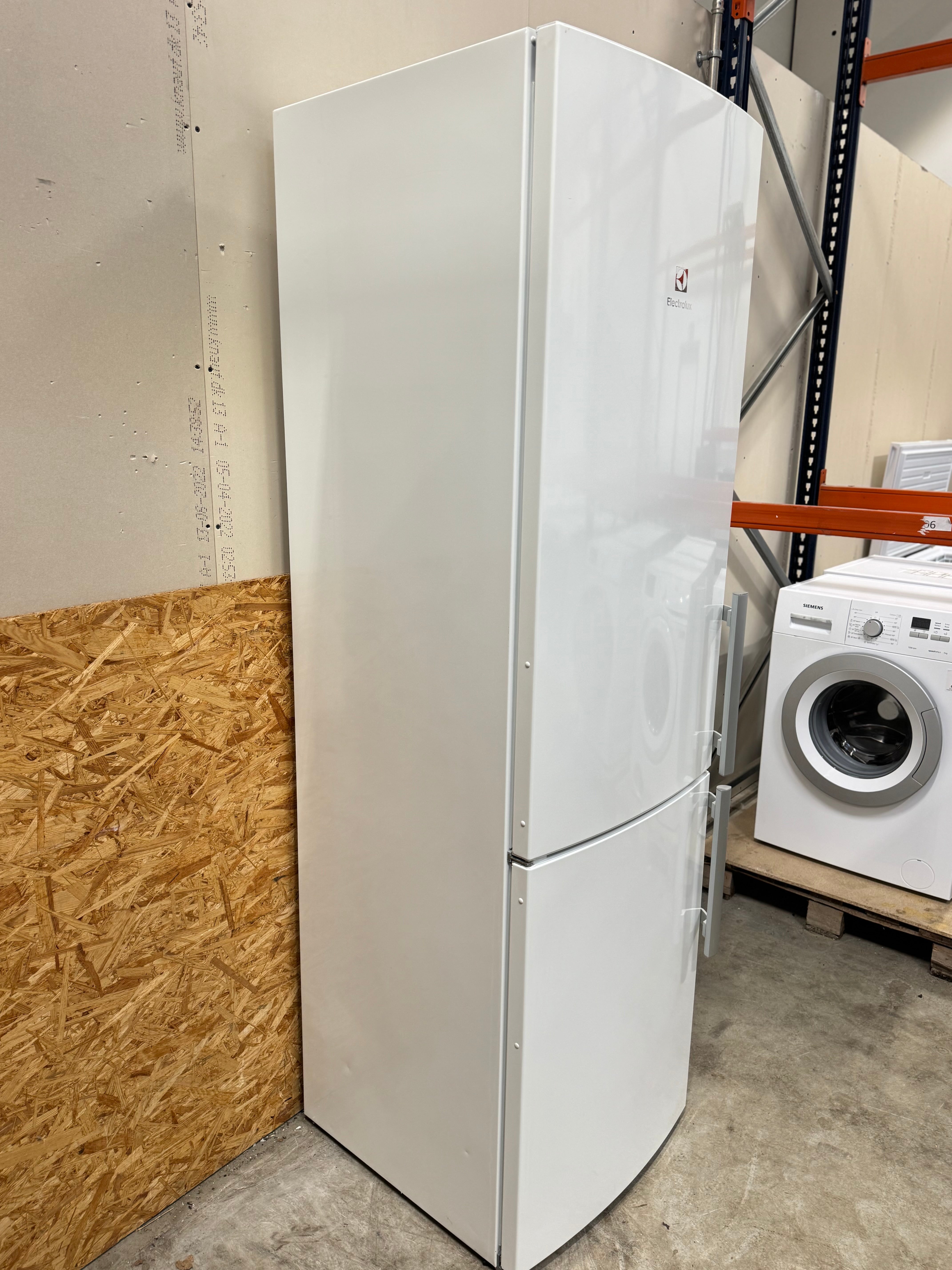 Electrolux køle/fryseskab EN4015MOW - D17305