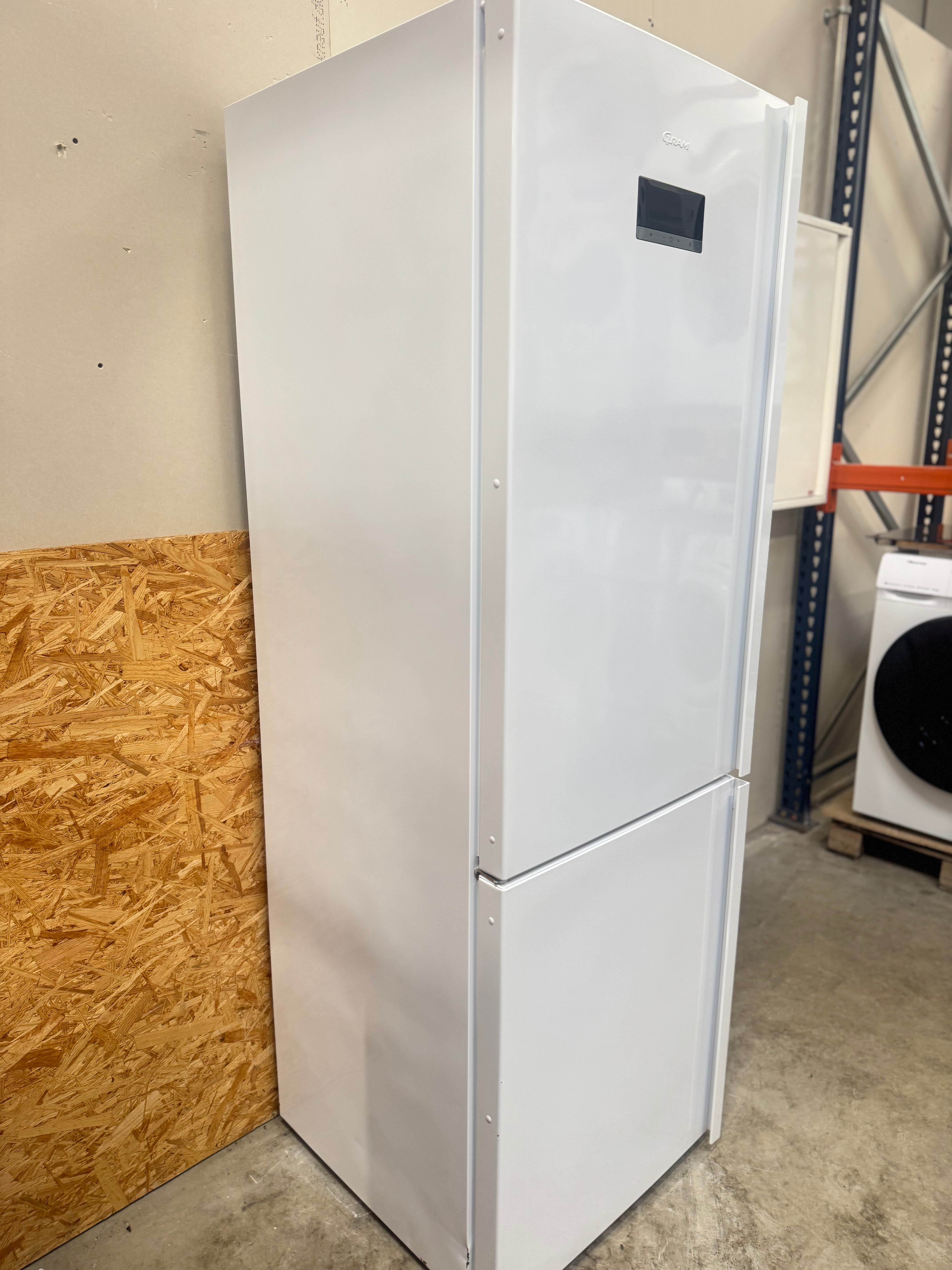 Gram køle/fryseskab KF481864FN - D17512