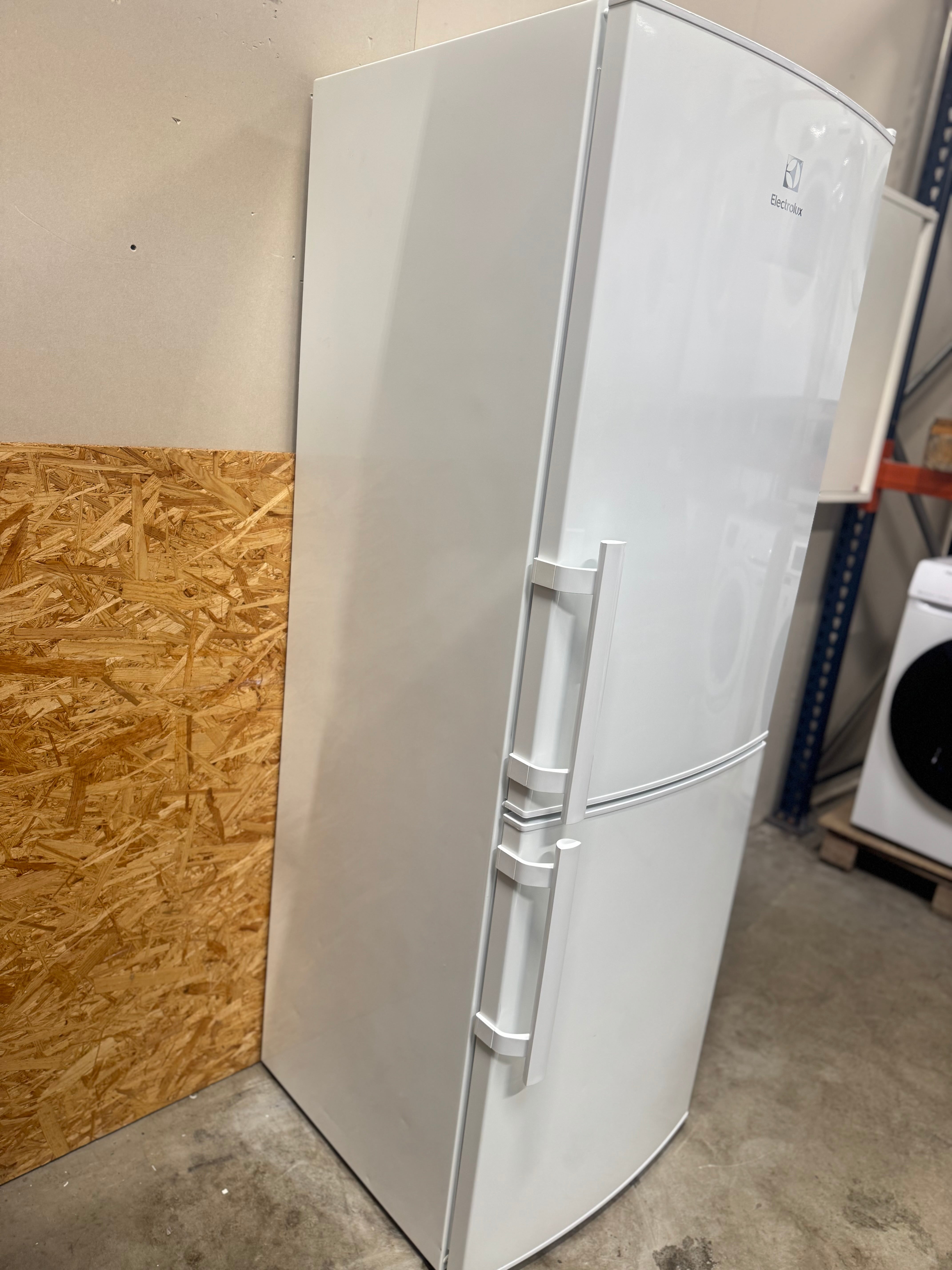 Electrolux køle/fryseskab LNT3LE31W1 - D17770