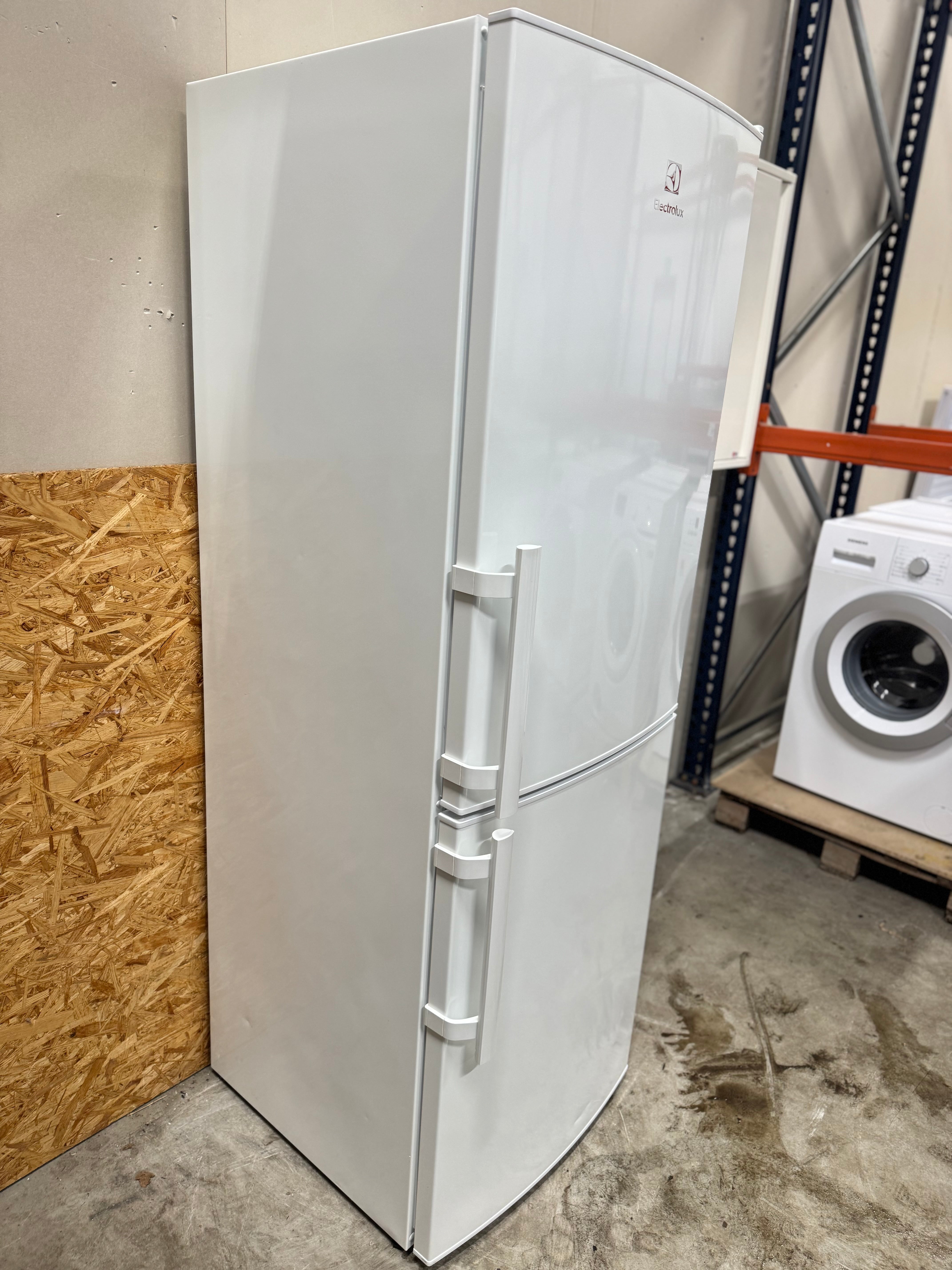 Electrolux køle/fryseskab LNT3LE31W1 - D17385