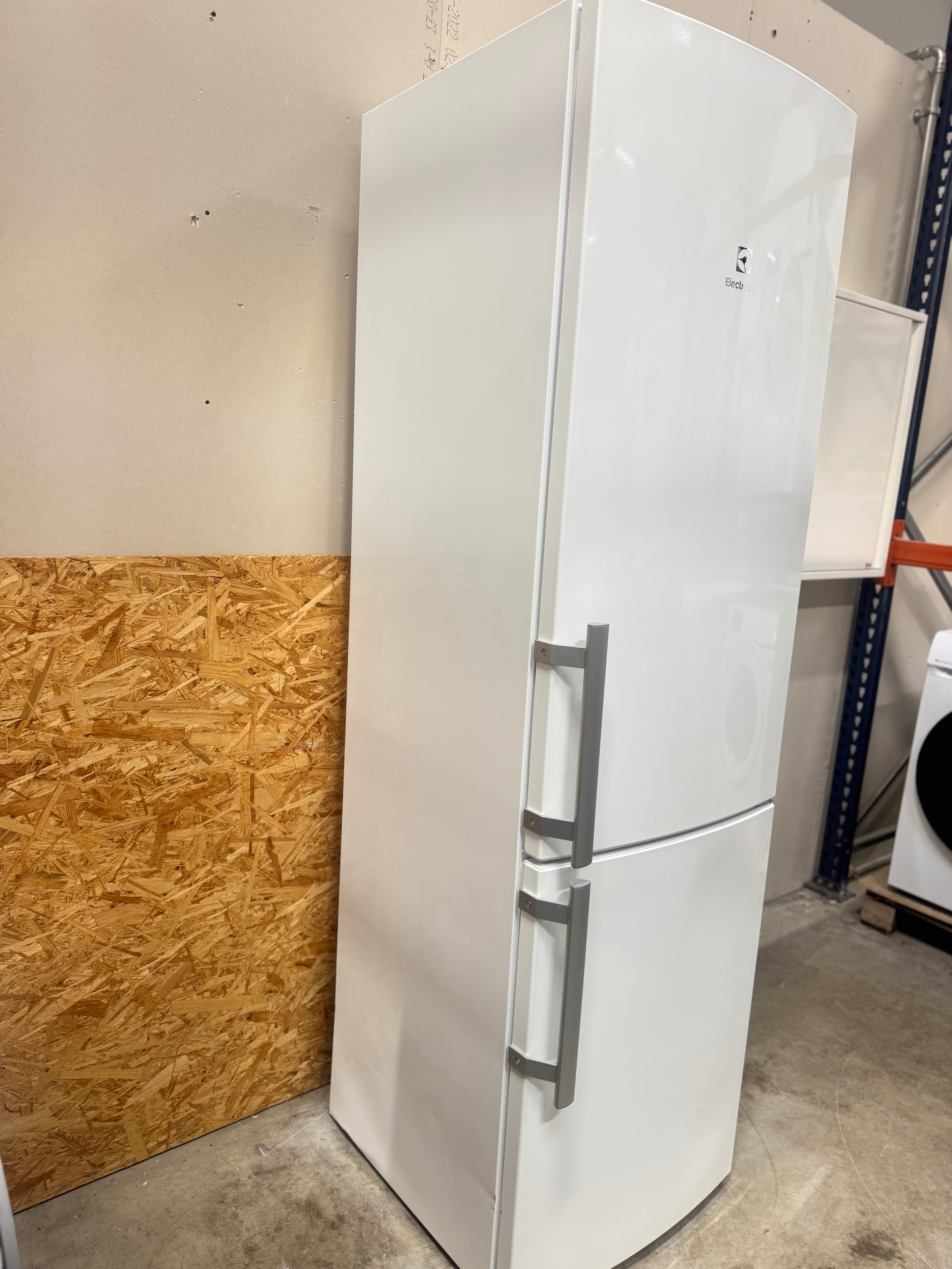 Electrolux køle/fryseskab EN3855MOW - D16327