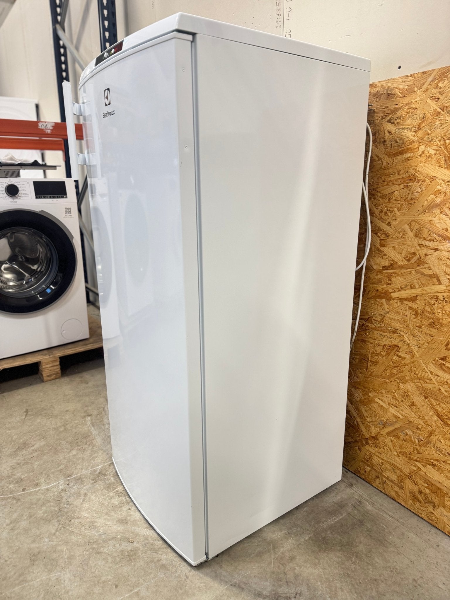 Electrolux 125 cm fryseskab LUB1AF19W - D18202 - Recirk - D18202