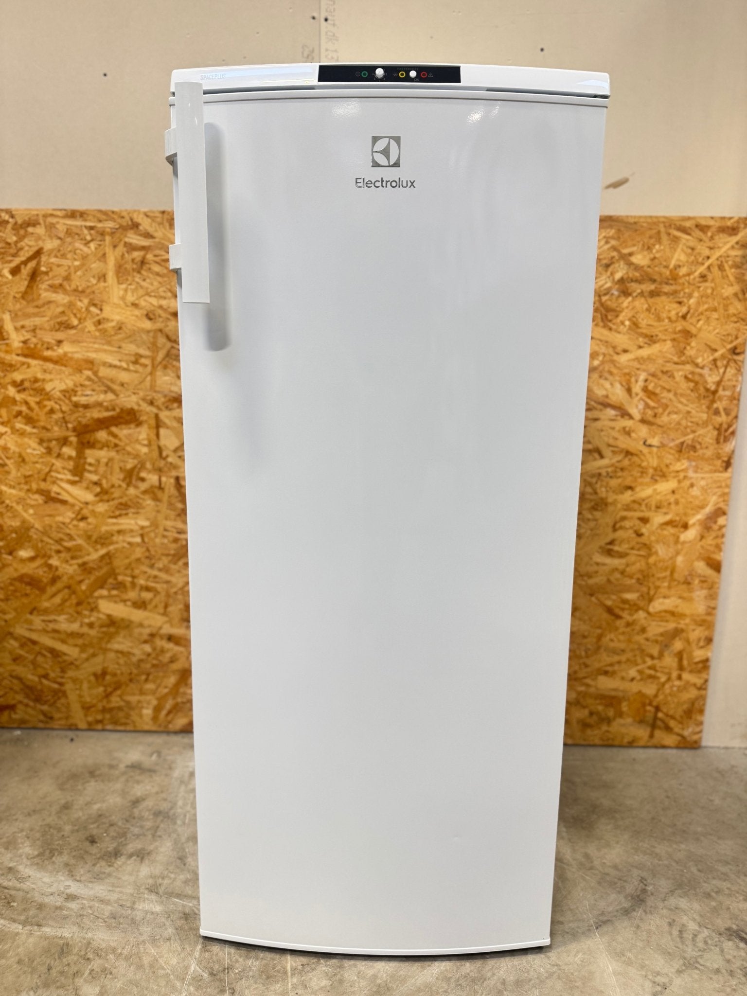 Electrolux 125 cm fryseskab LUB1AF19W - D18202 - Recirk - D18202