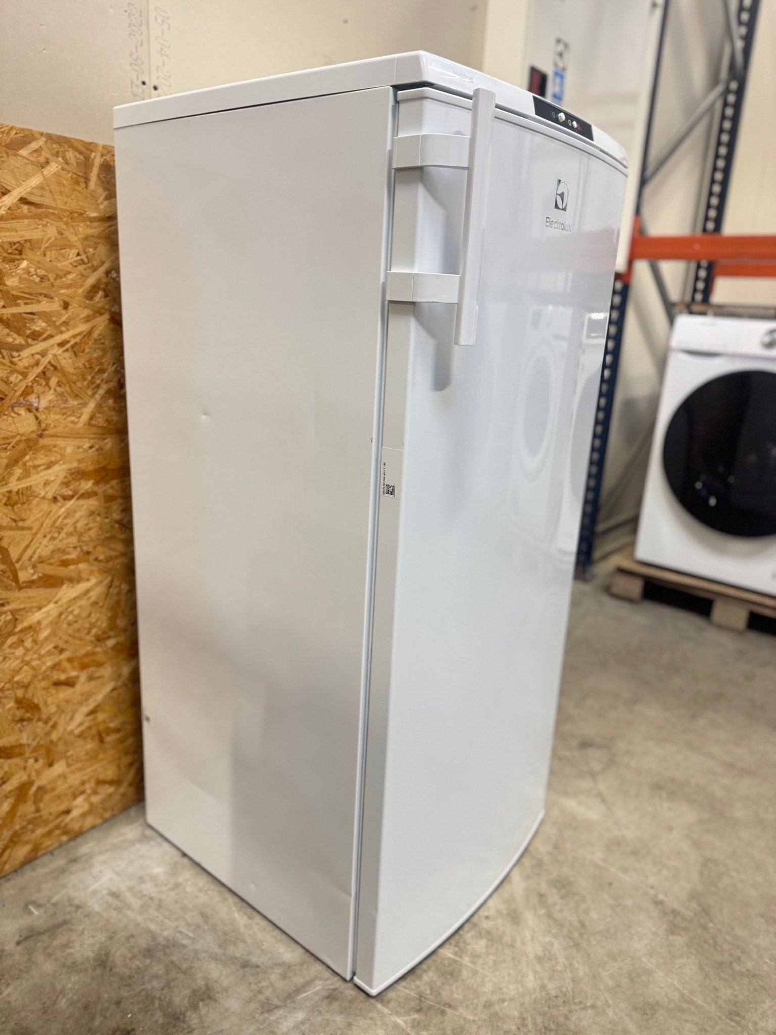 Electrolux 125 cm fryseskab LUB1AF19W - D18202 - Recirk - D18202