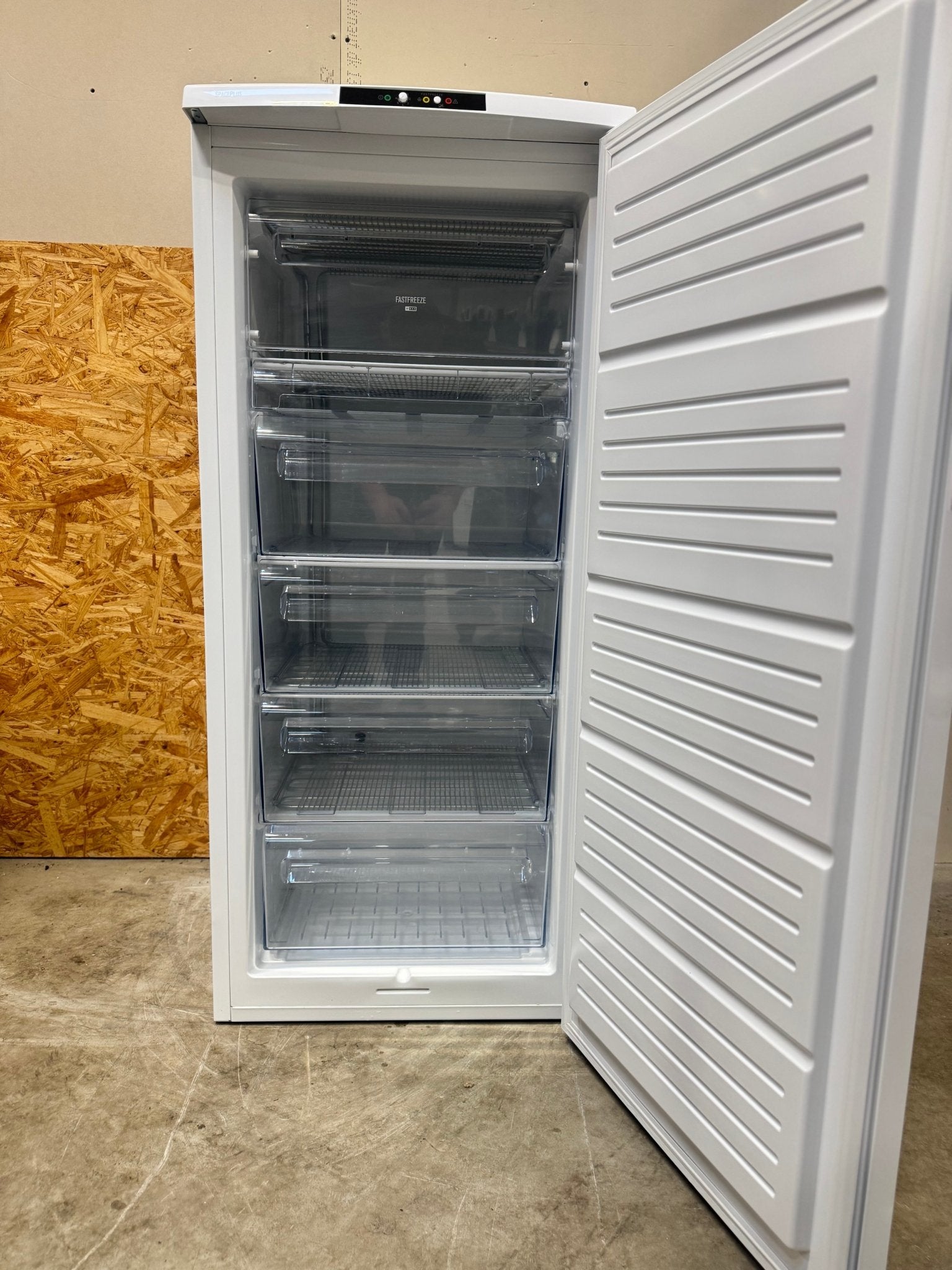 Electrolux 125 cm fryseskab LUB1AF19W - D18202 - Recirk - D18202