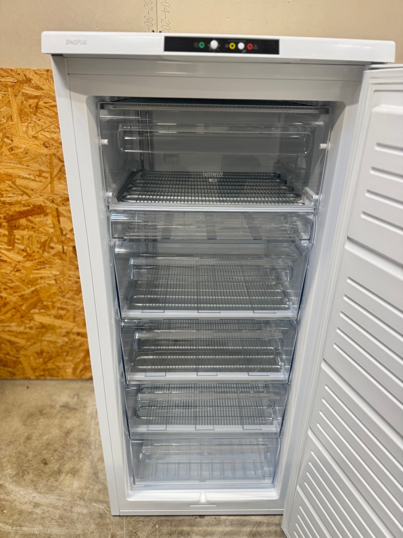 Electrolux 125 cm fryseskab LUB1AF19W - D18202 - Recirk - D18202