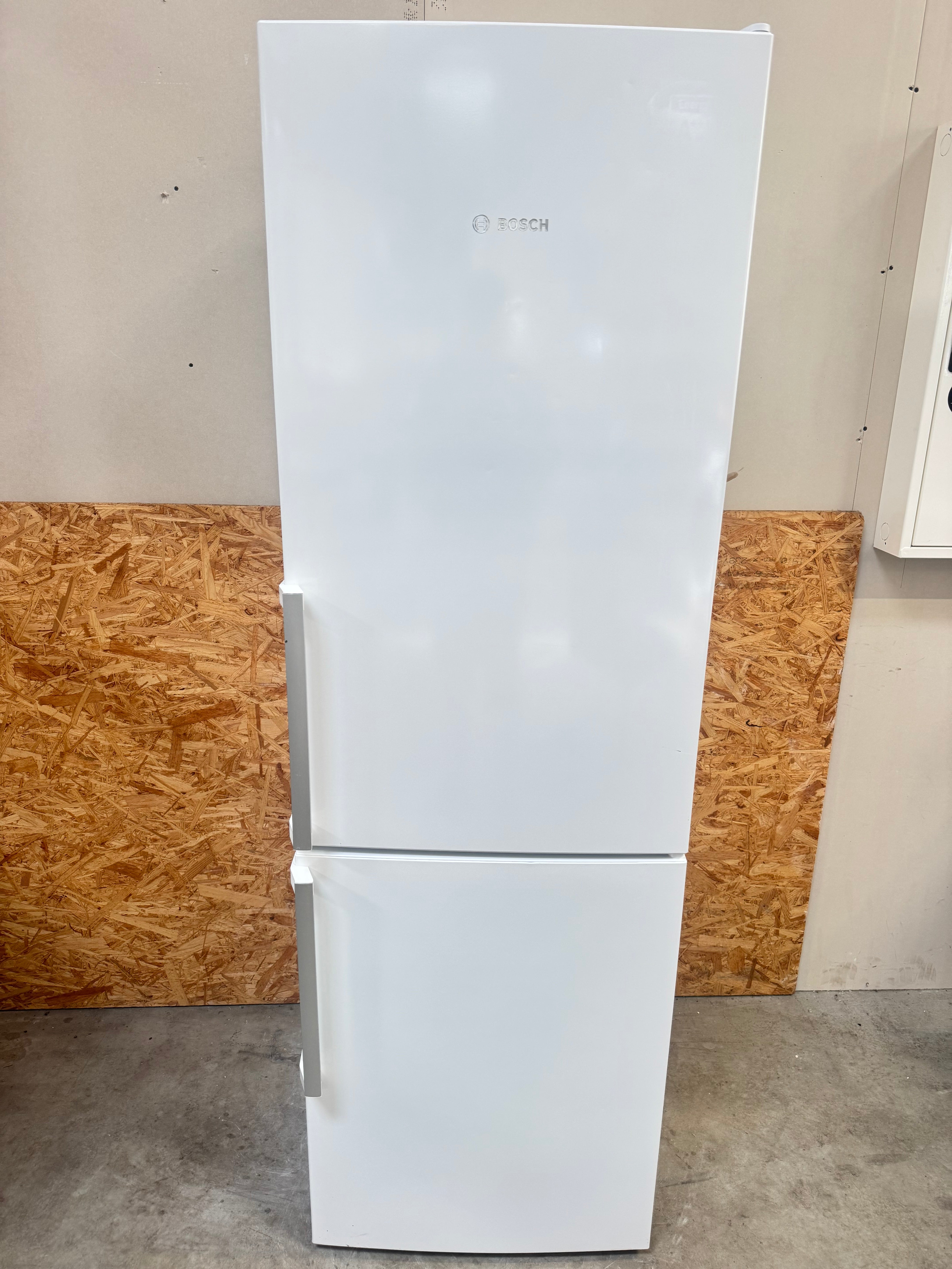 Bosch køle/fryseskab KGE36AW40 - D16206