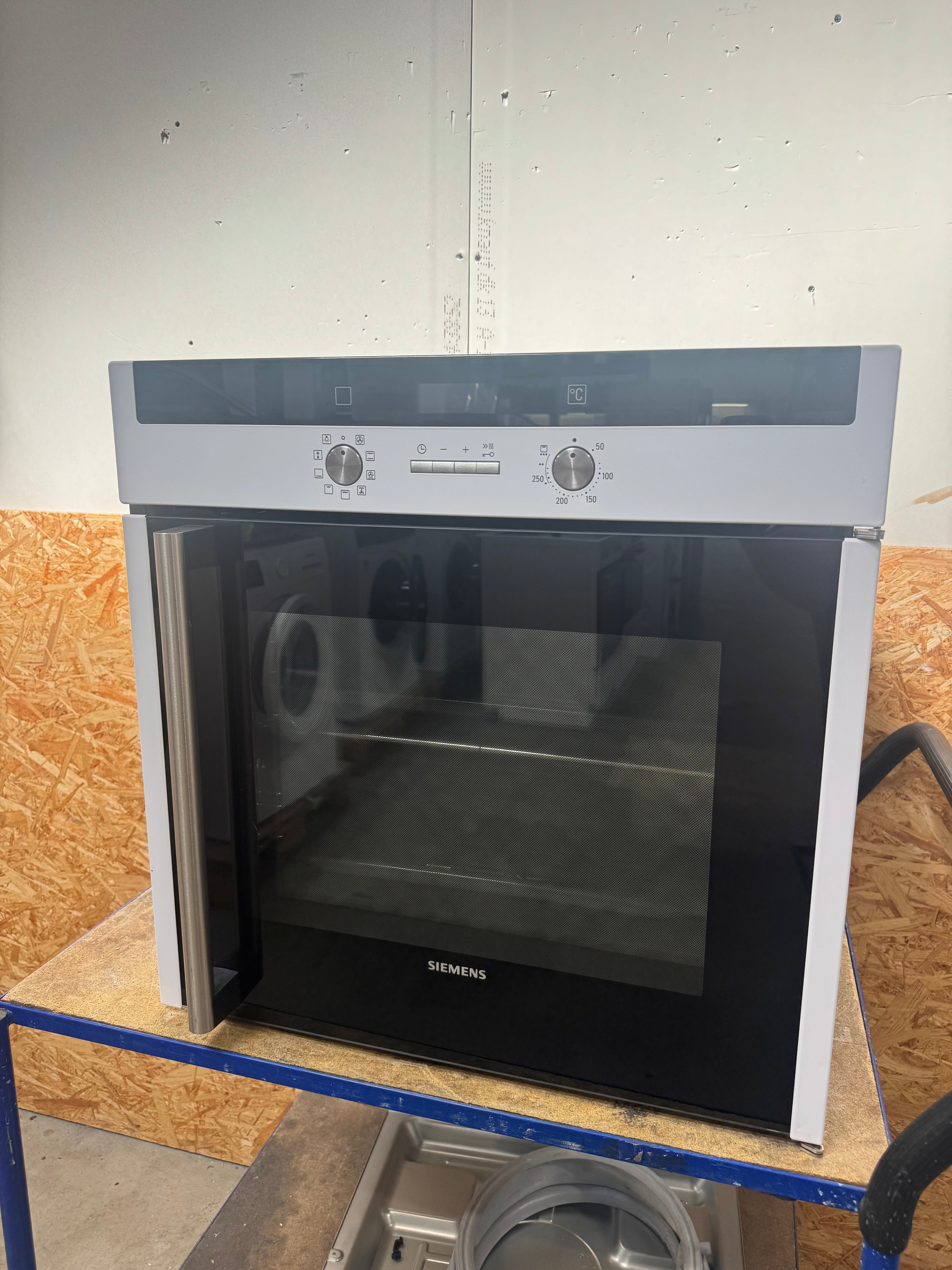 Siemens indbygningsovn HB33R1240S - D18901