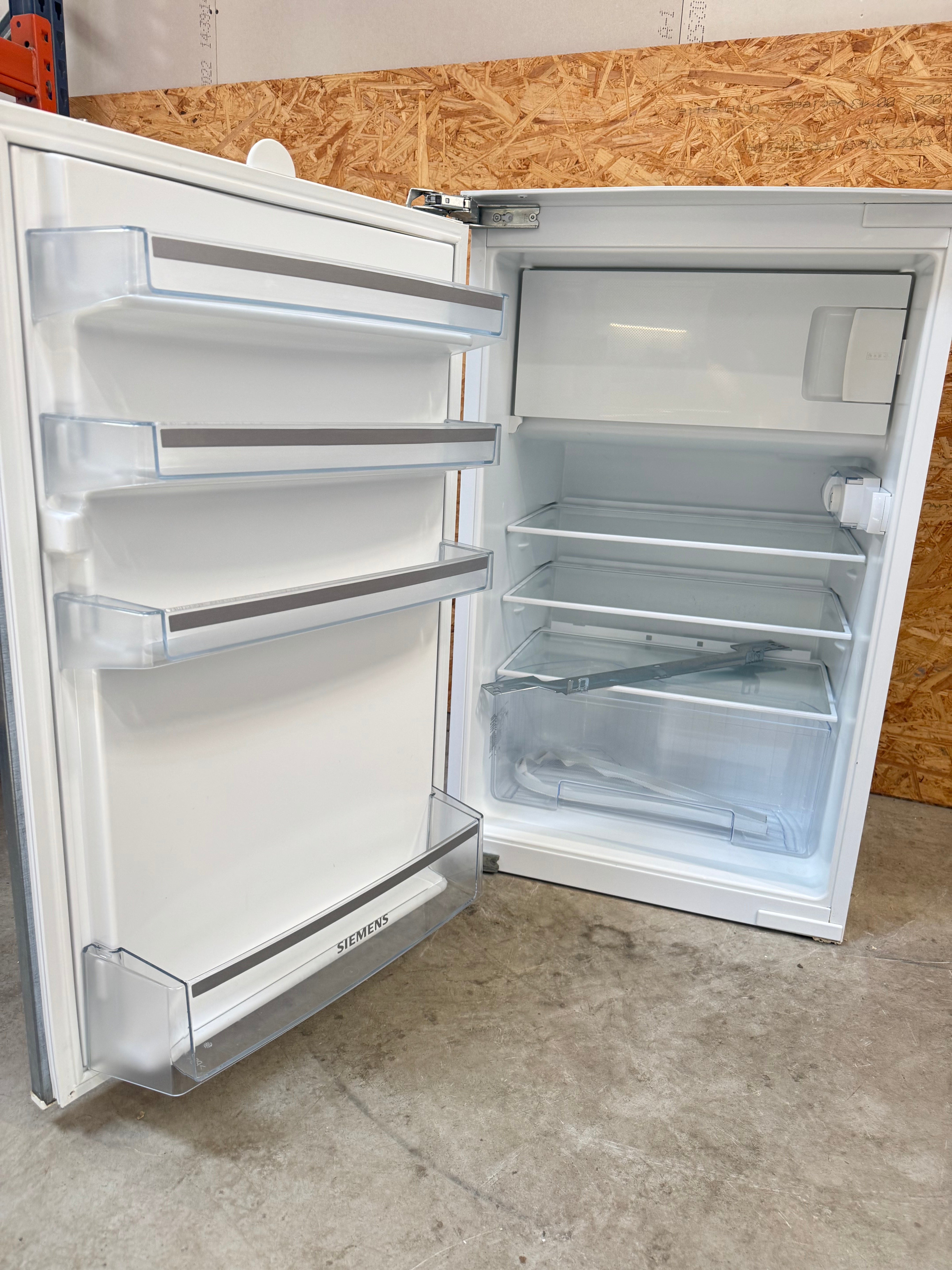 Siemens intgrerbar køleskab m. frostboks KI18LV60 - D18800