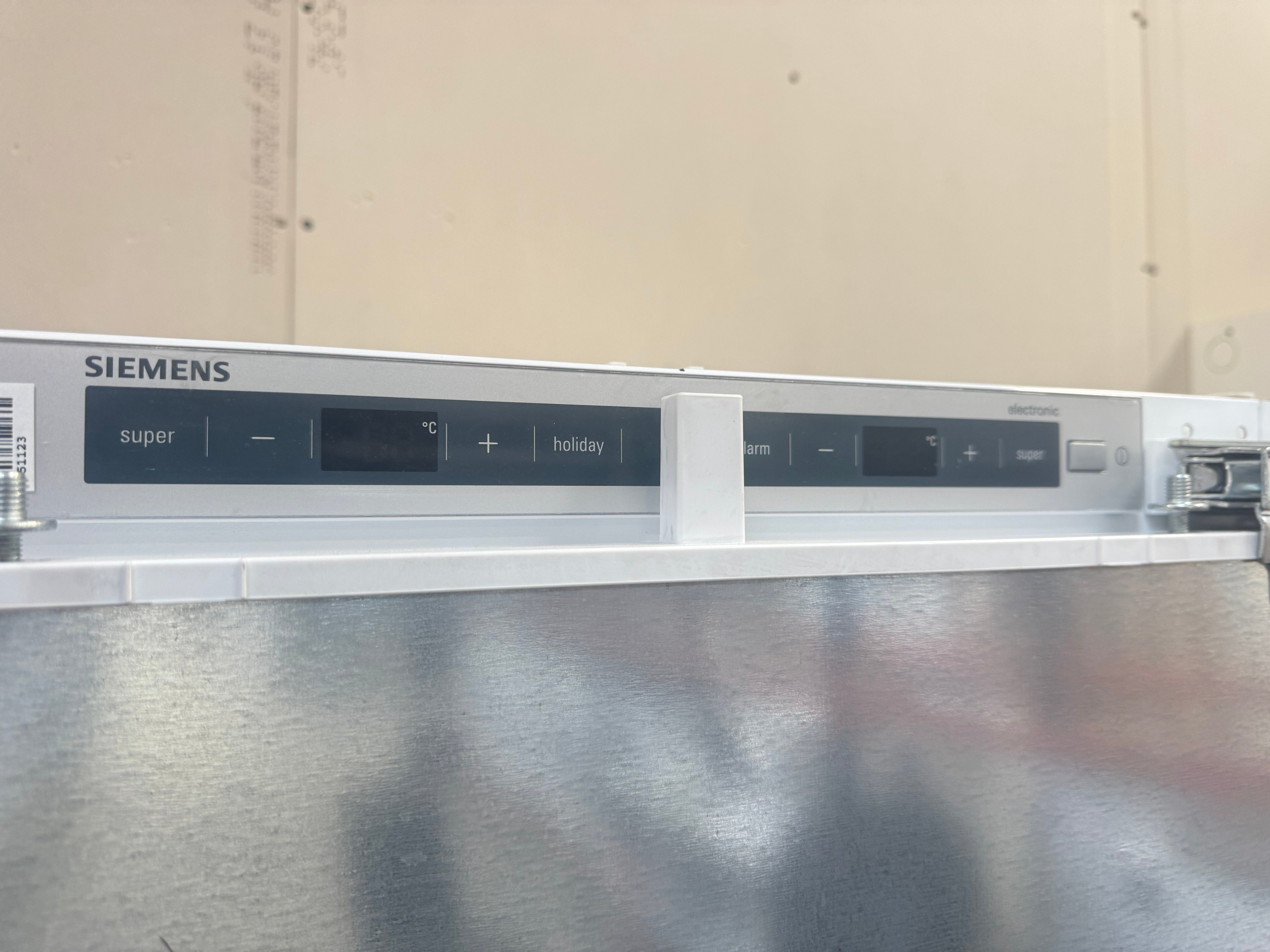 Siemens integrerbar køle/fryseskab KI87SAD30 - D18707