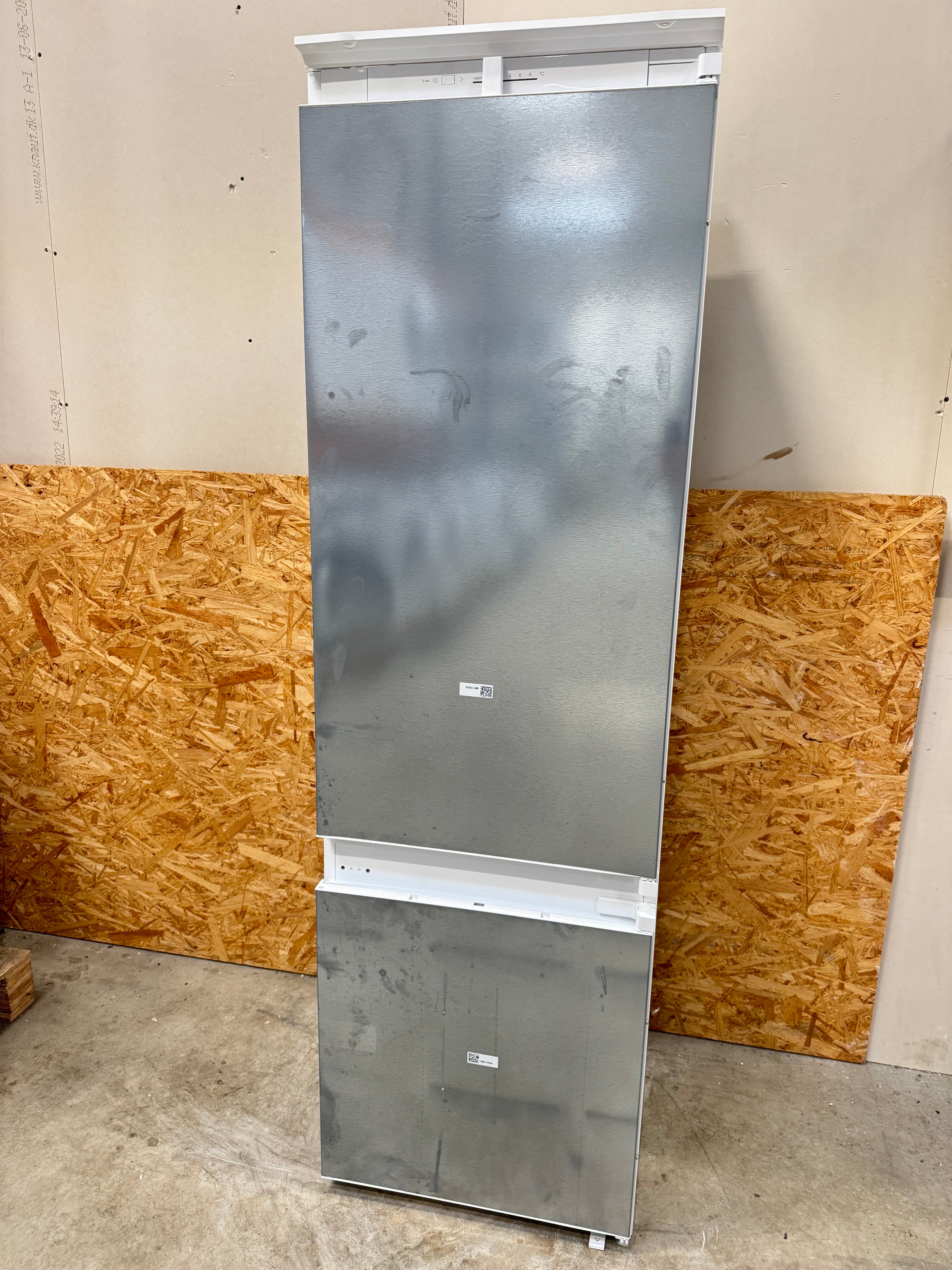 Siemens integrerbar køle/fryseskab KI87VNSF0 - D18186