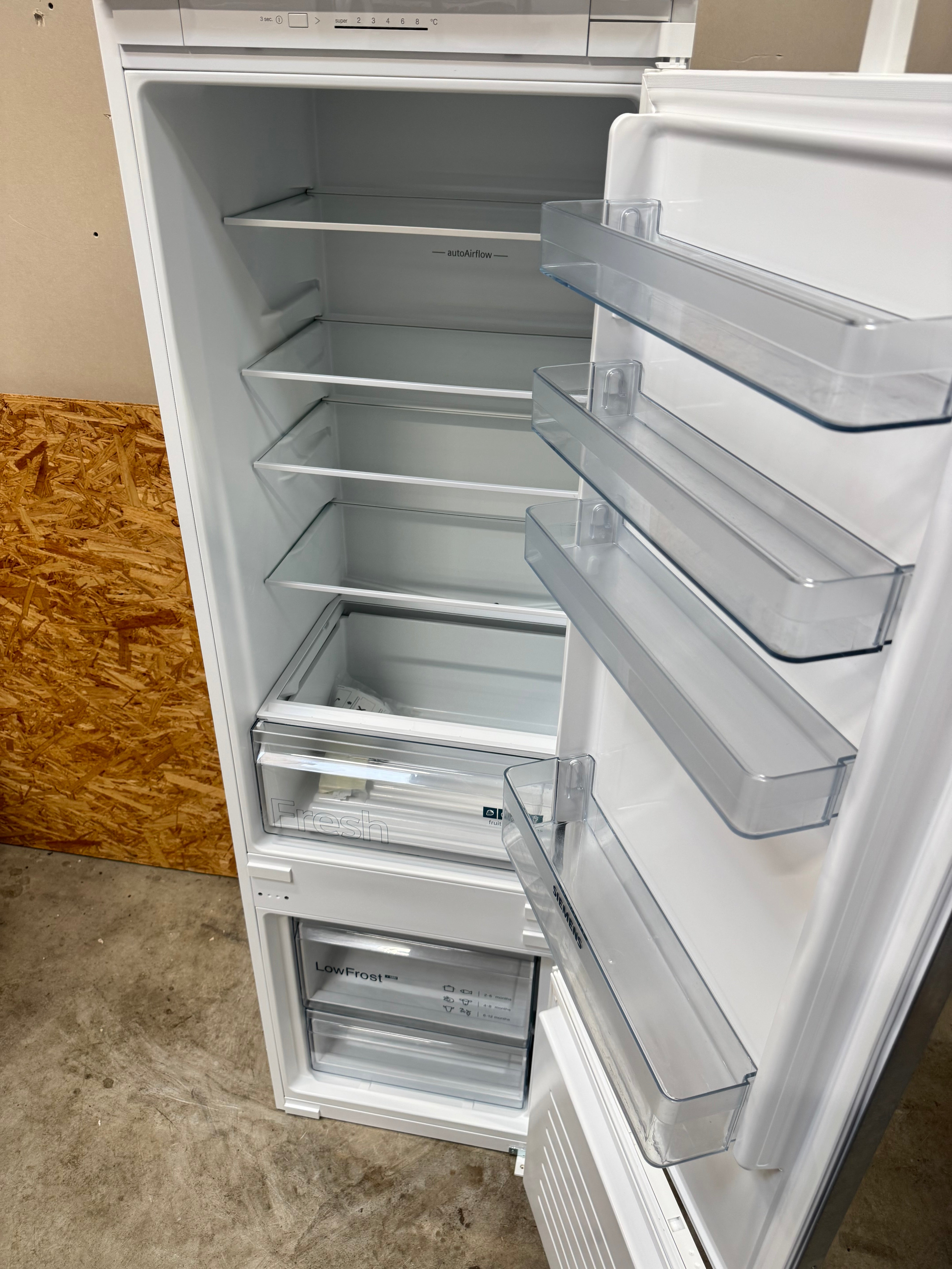 Siemens integrerbar køle/fryseskab KI87VNSF0 - D18186