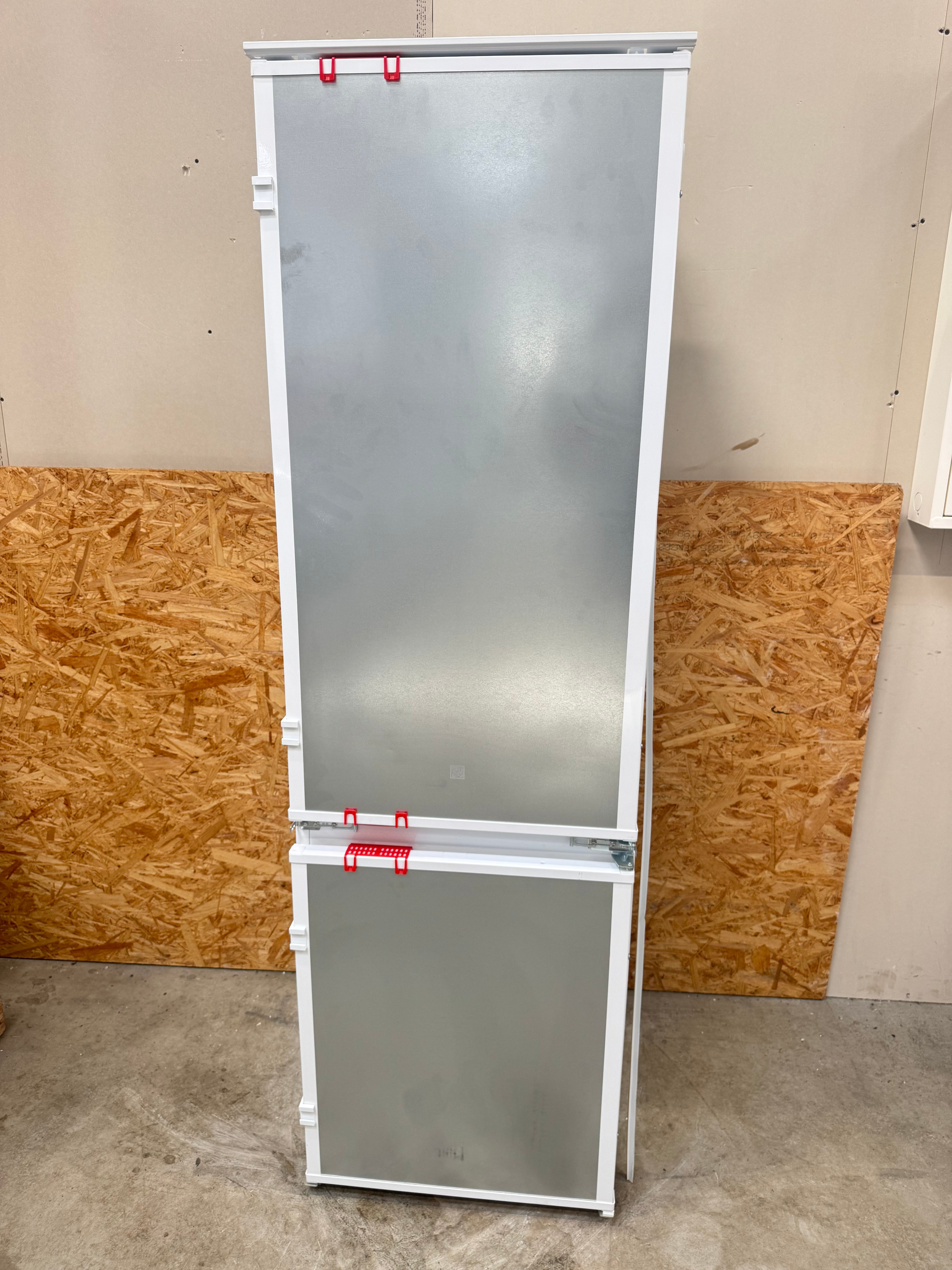 Electrolux integrerbart køle/fryseskab KNS5LE18S - D19151