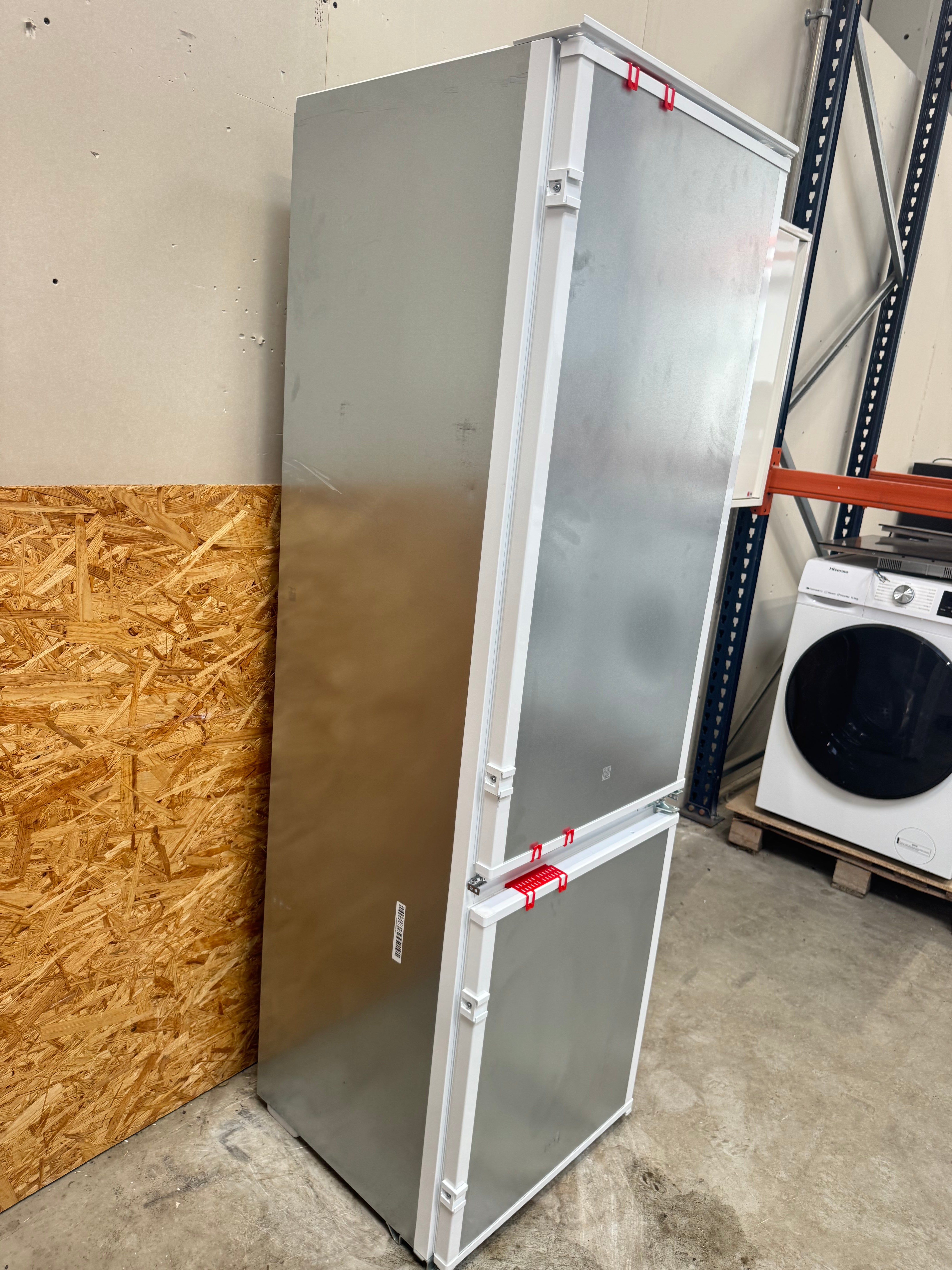 Electrolux integrerbart køle/fryseskab KNS5LE18S - D19151
