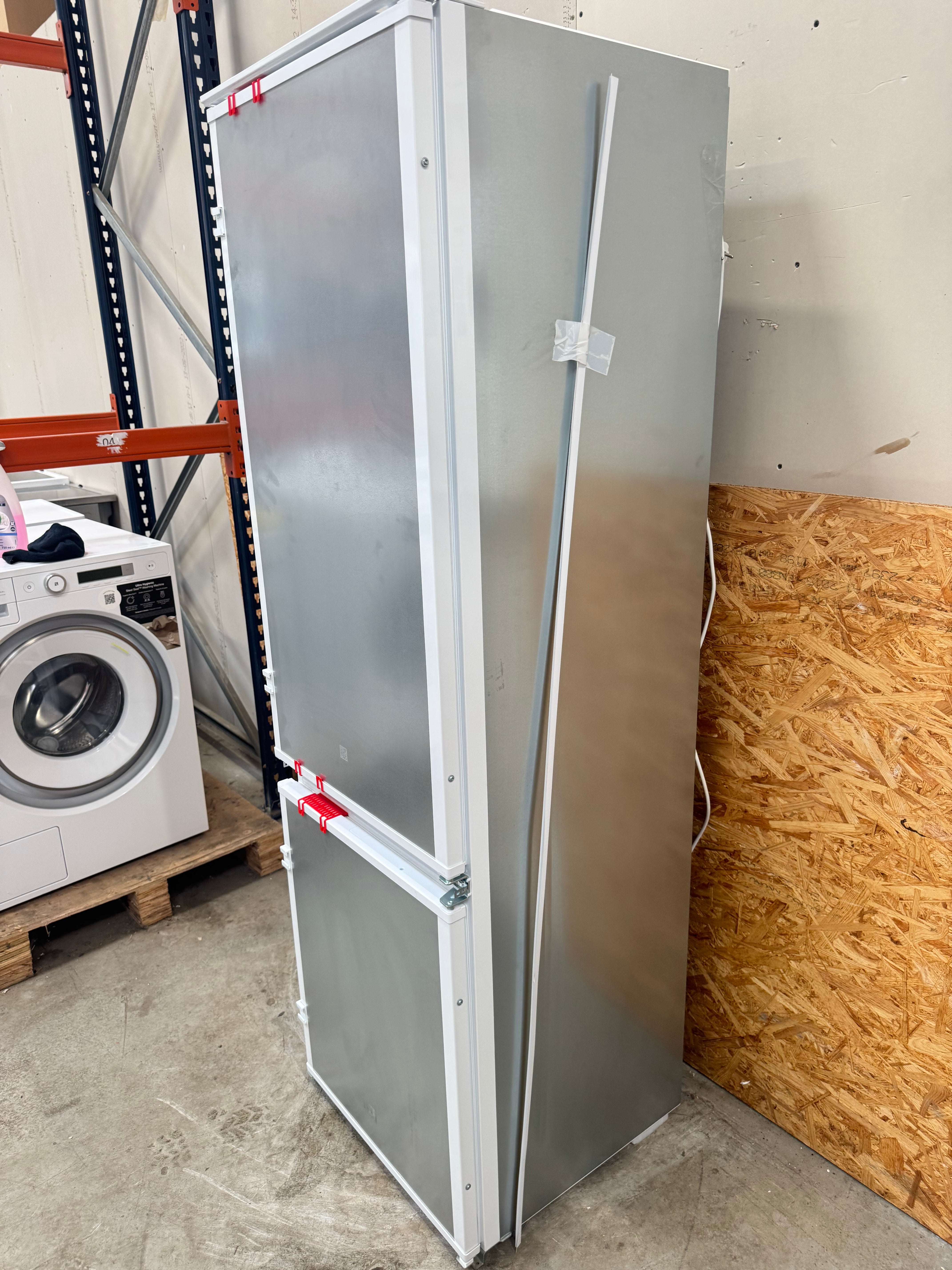 Electrolux integrerbart køle/fryseskab KNS5LE18S - D19151