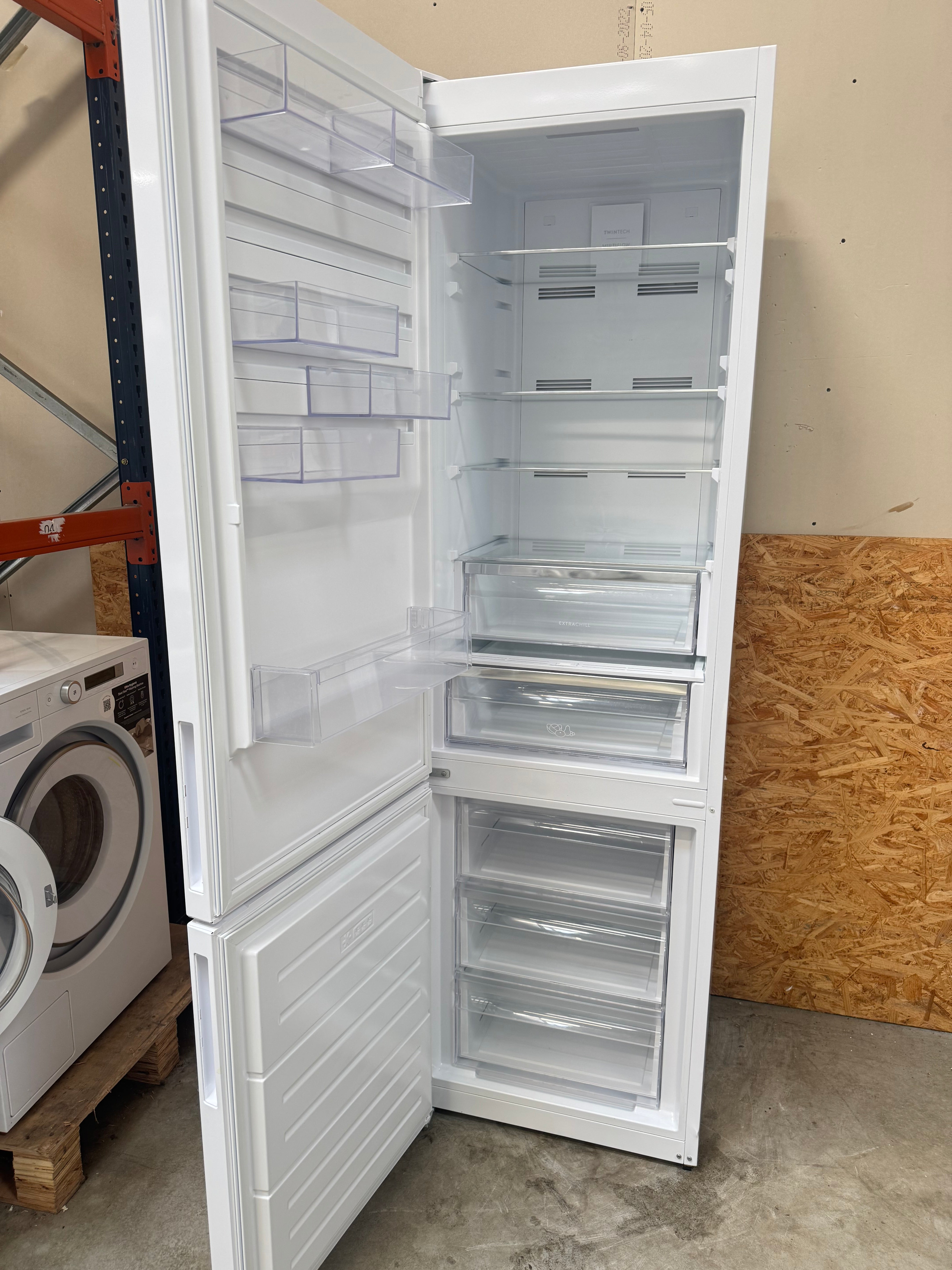 Electrolux køle/fryseskab LNC7ME34W1 - D19036