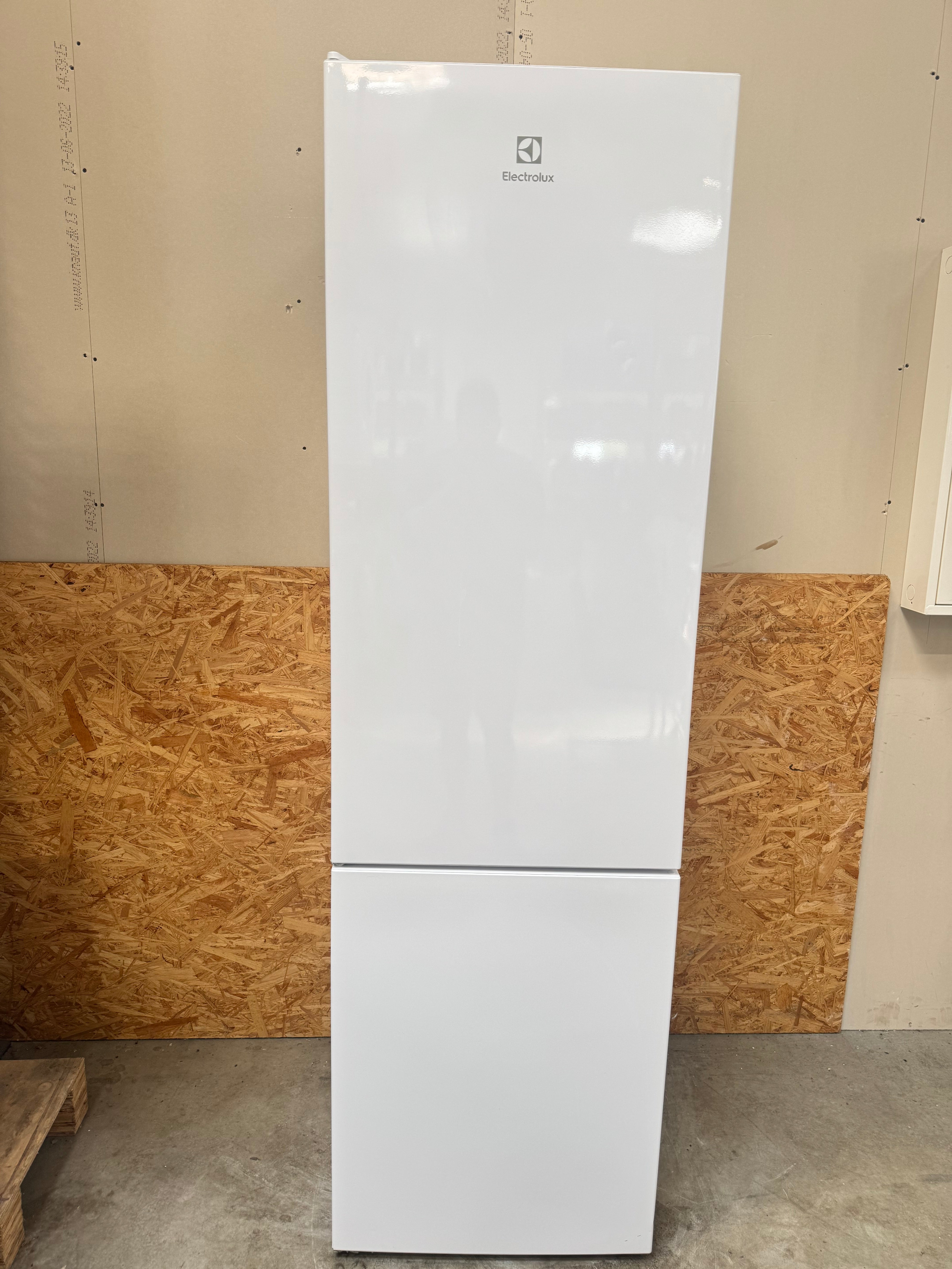 Electrolux køle/fryseskab LNC7ME34W1 - D19036