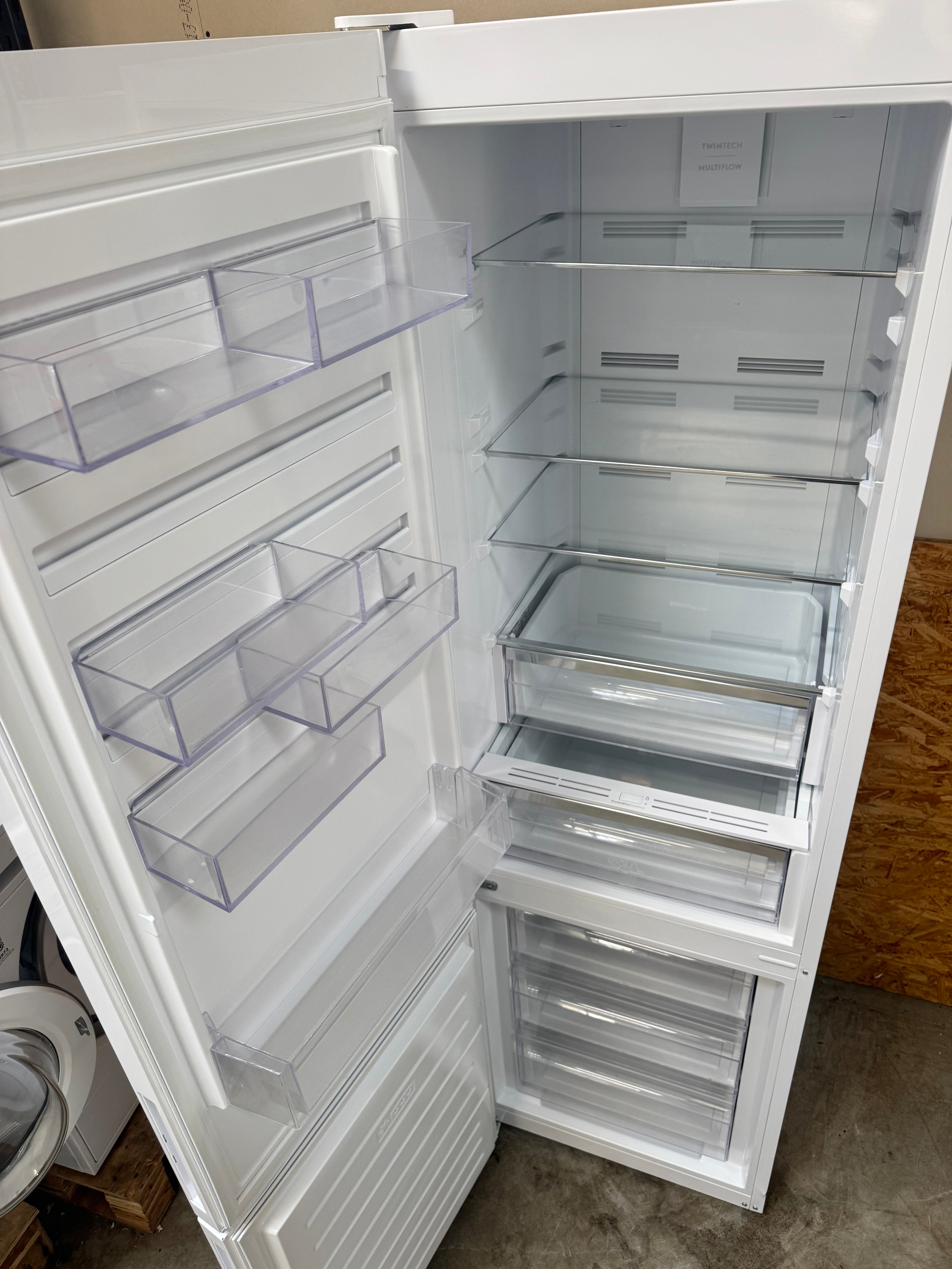 Electrolux køle/fryseskab LNC7ME34W1 - D19036