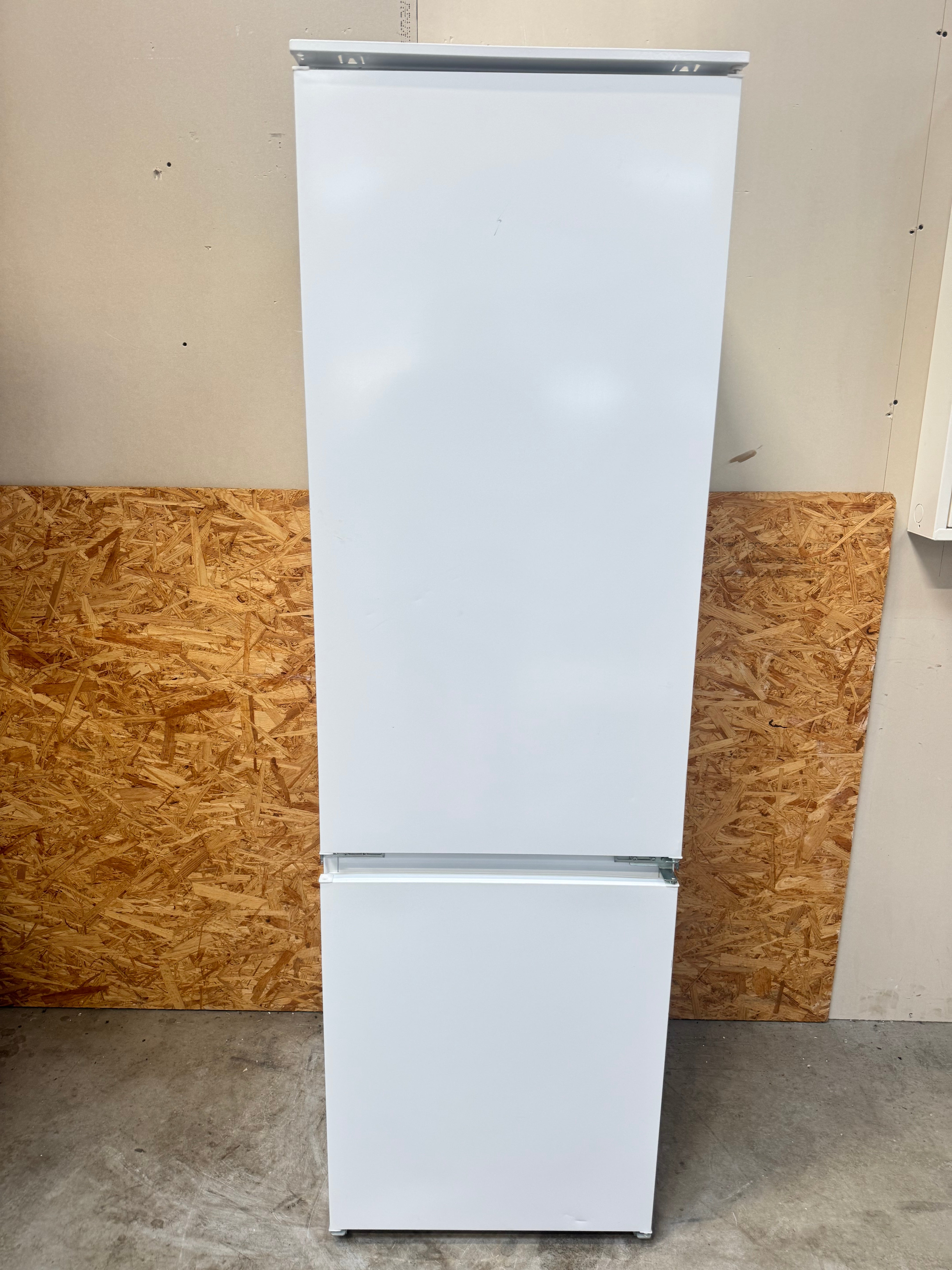 Electrolux  integrerbart køle/fryseskab LNT3LF18S - D19101