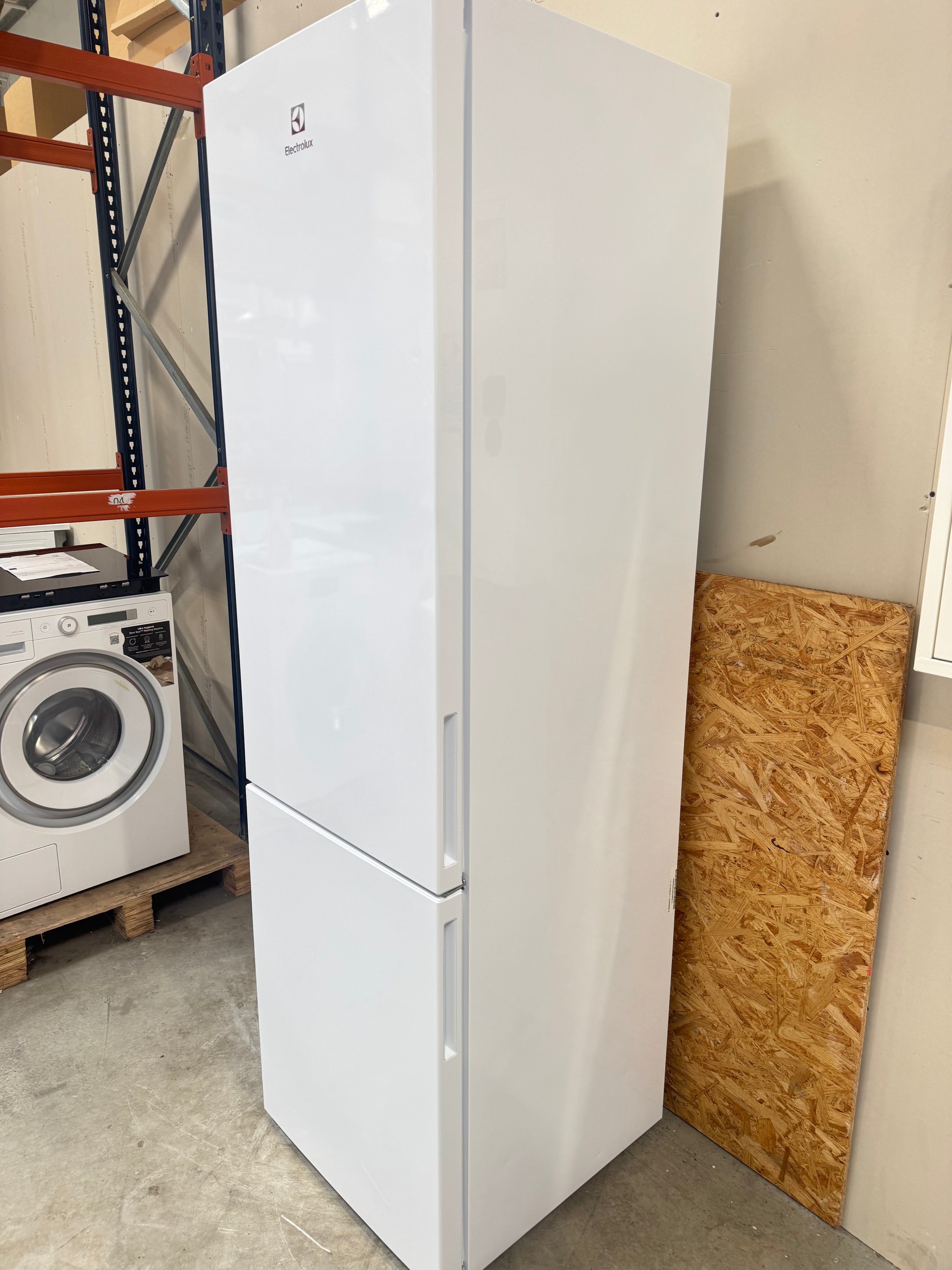 Electrolux køle/fryseskab LNC7ME36W2 - D19197
